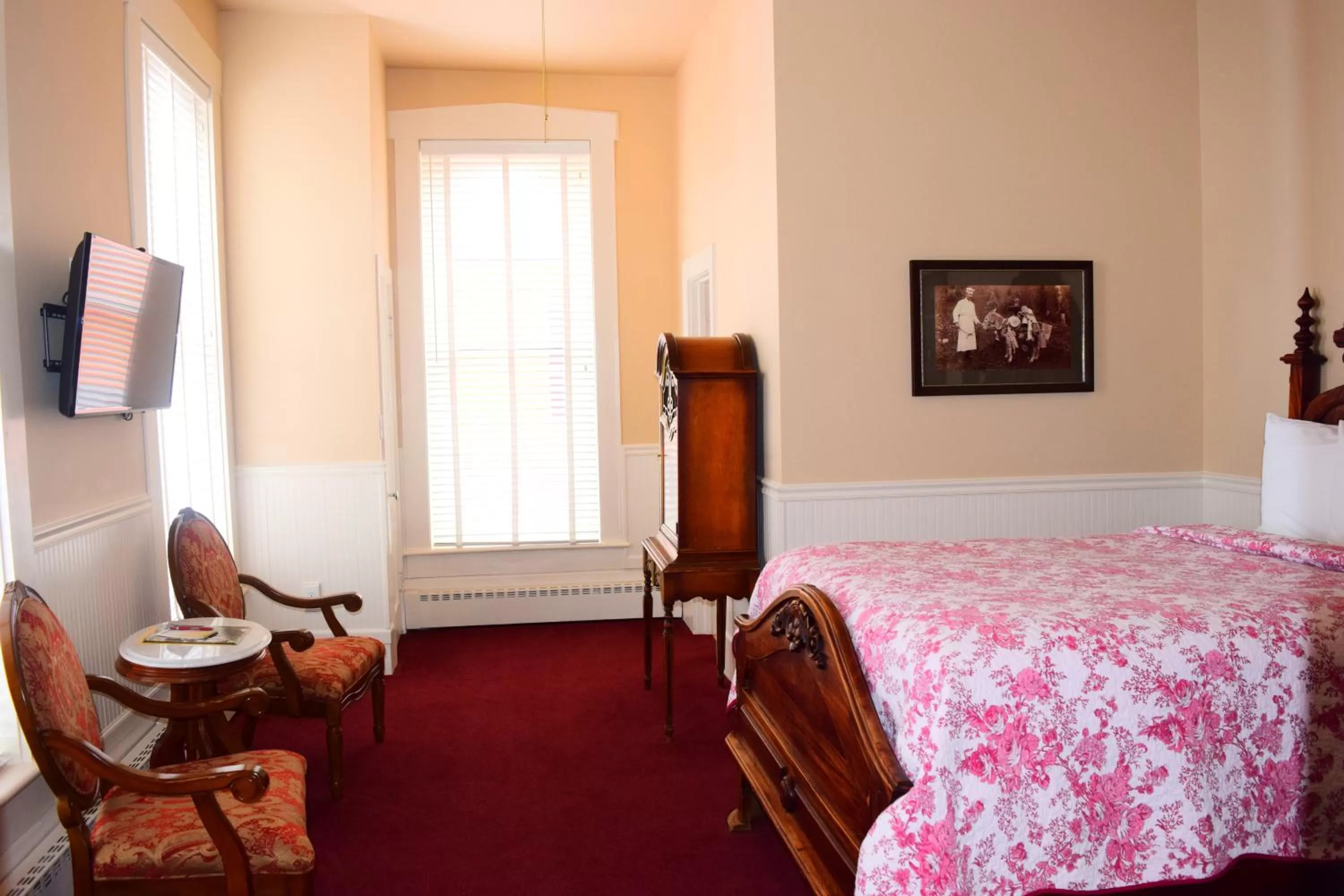 Bed in Grand Imperial Hotel