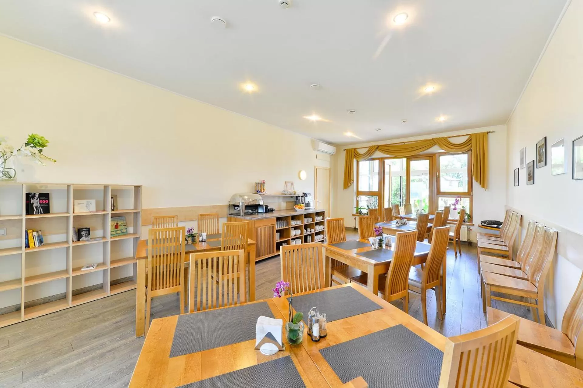 Restaurant/places to eat in Superior Hotel Vantis Riverside