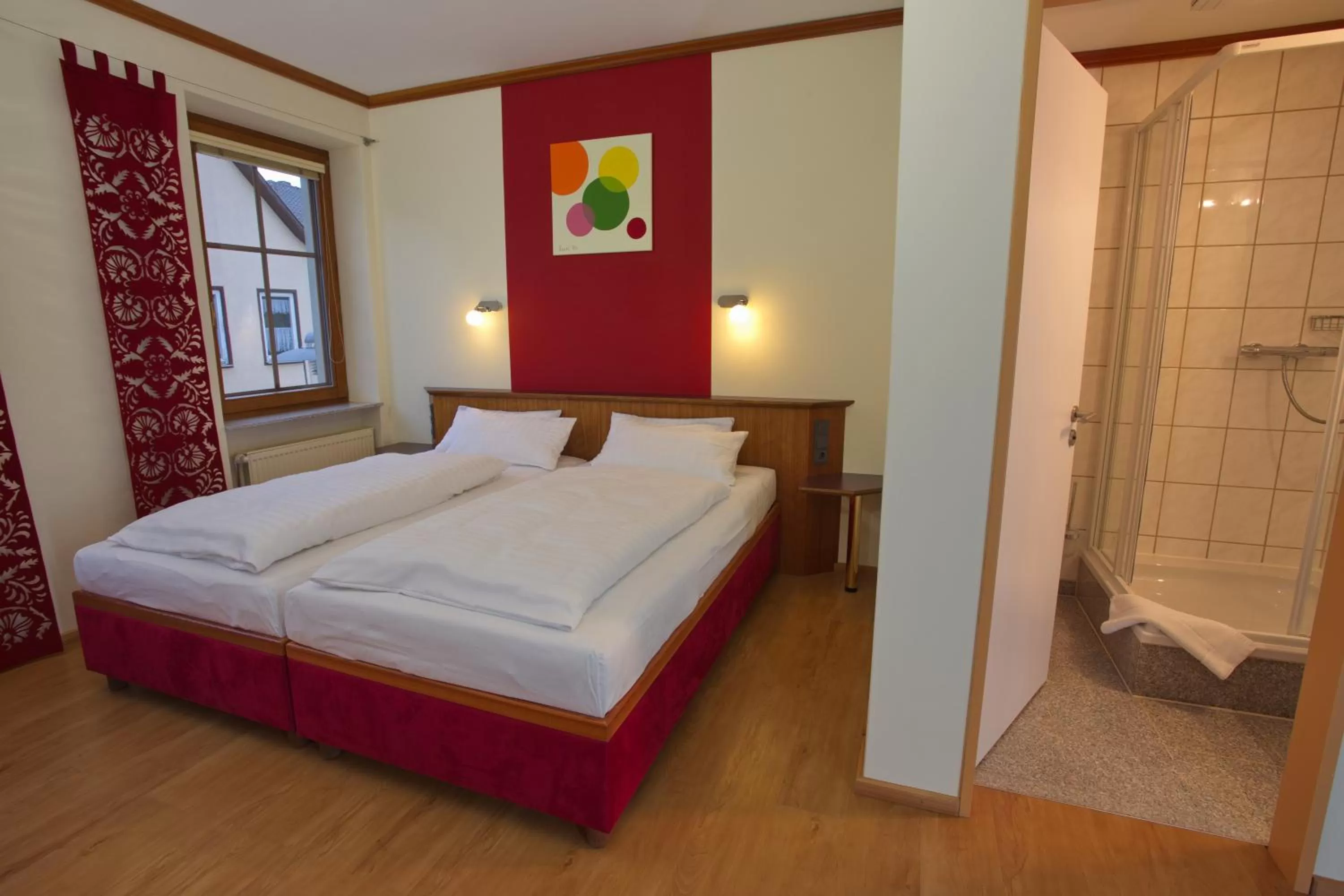 Photo of the whole room, Bed in Hotel Deutsches Haus