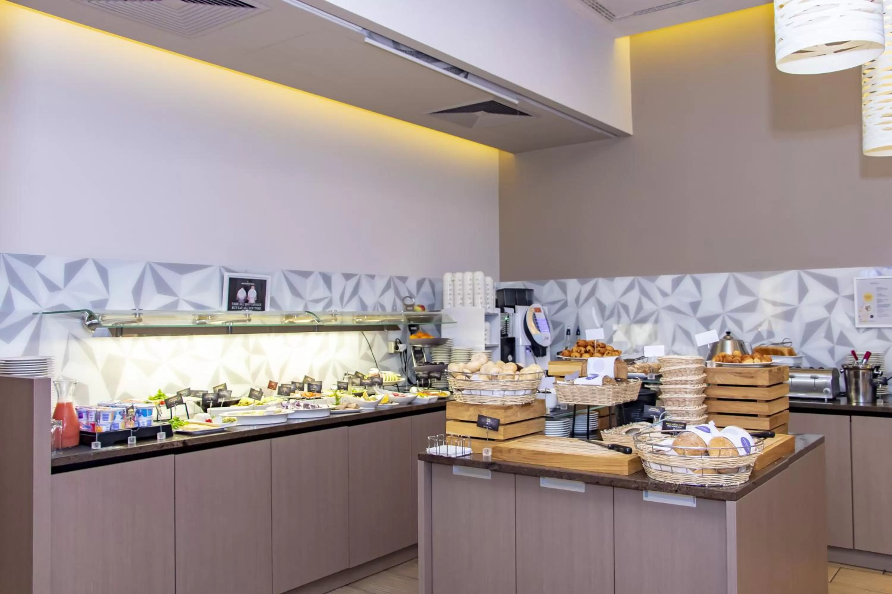 Buffet breakfast in Novotel Lodz Centrum