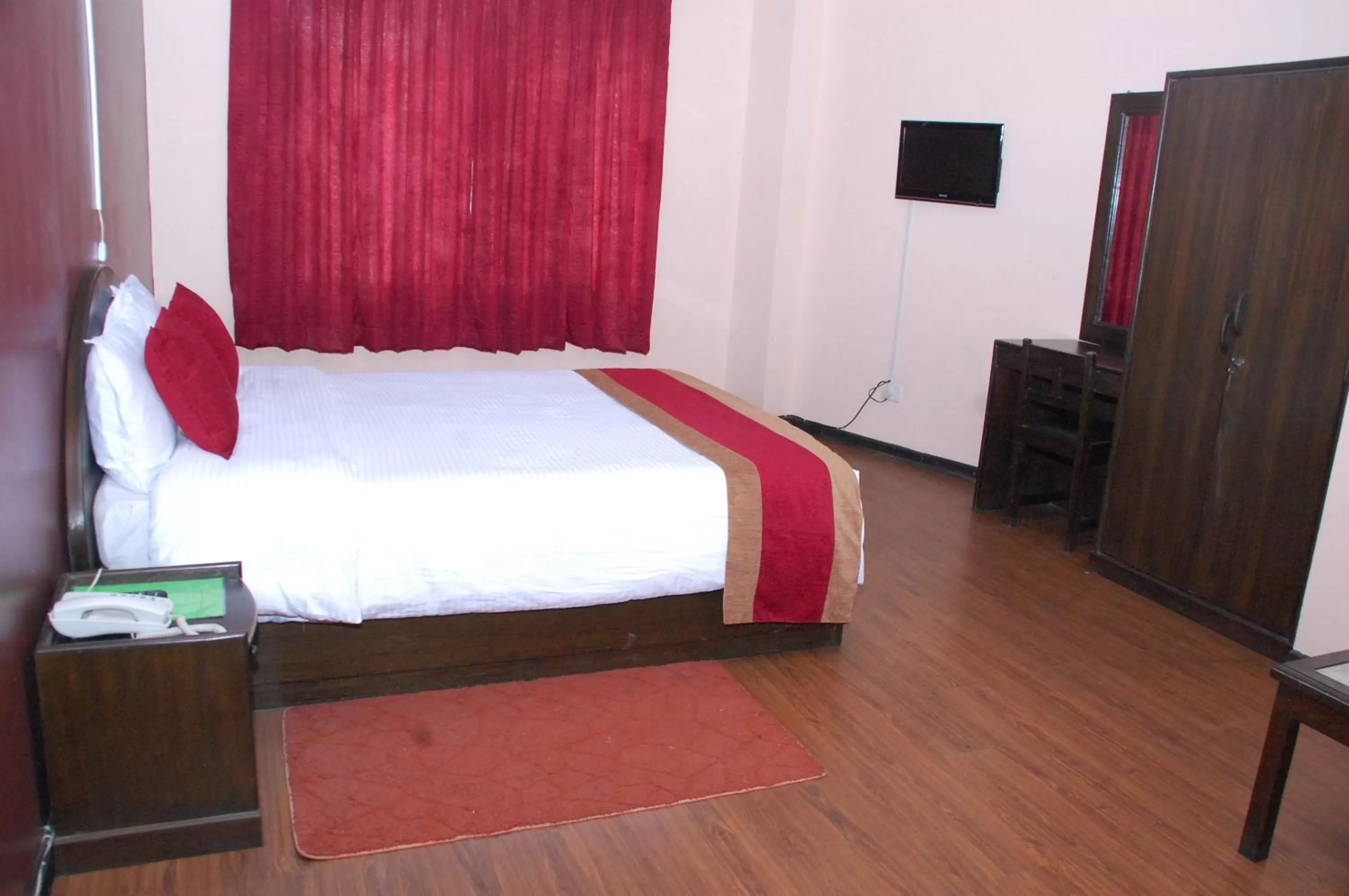 Photo of the whole room, Bed in Hotel Family Home