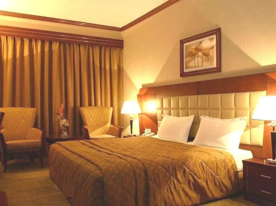 Bed in Grand Central Hotel