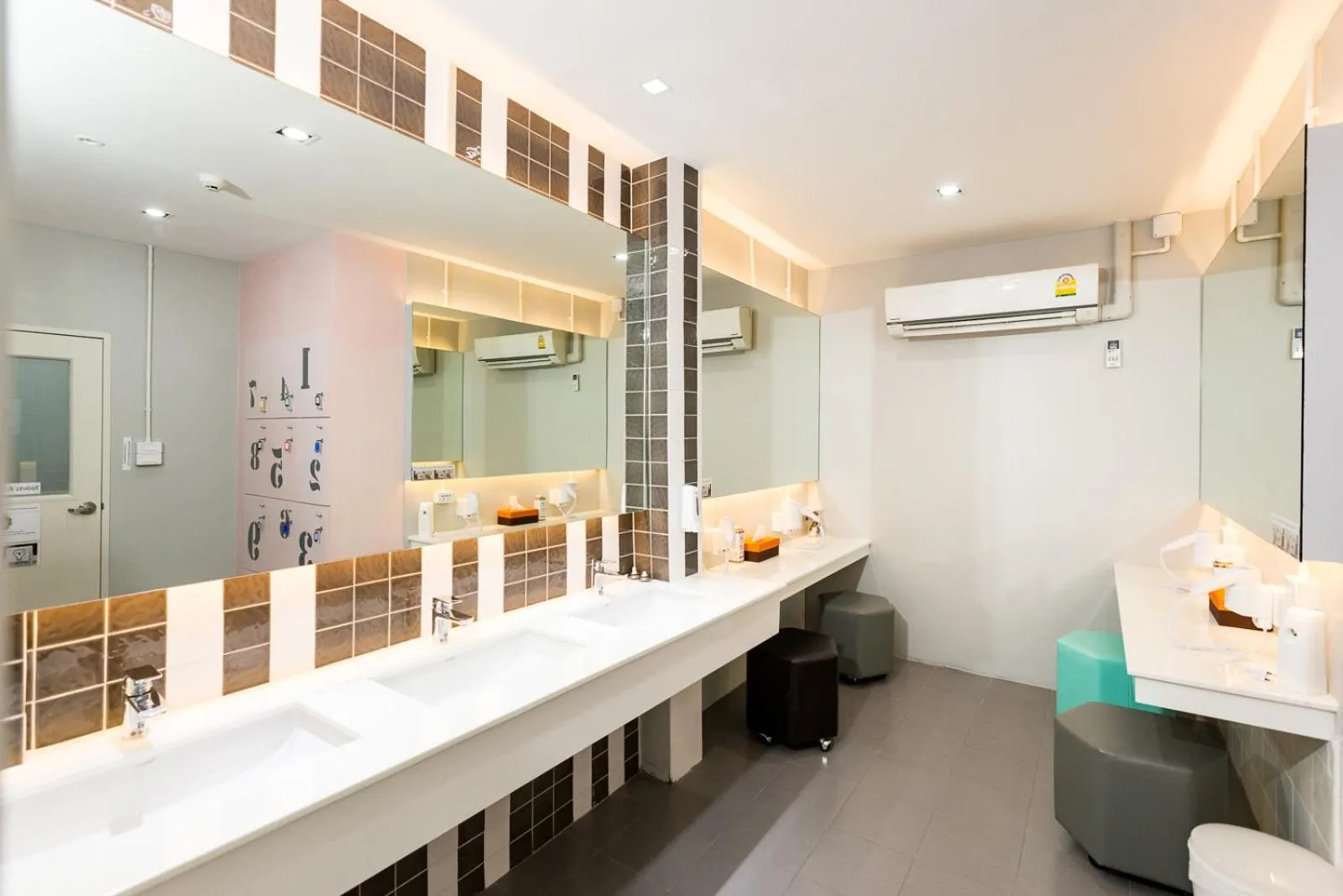 Shower in Siam Stadium Hostel