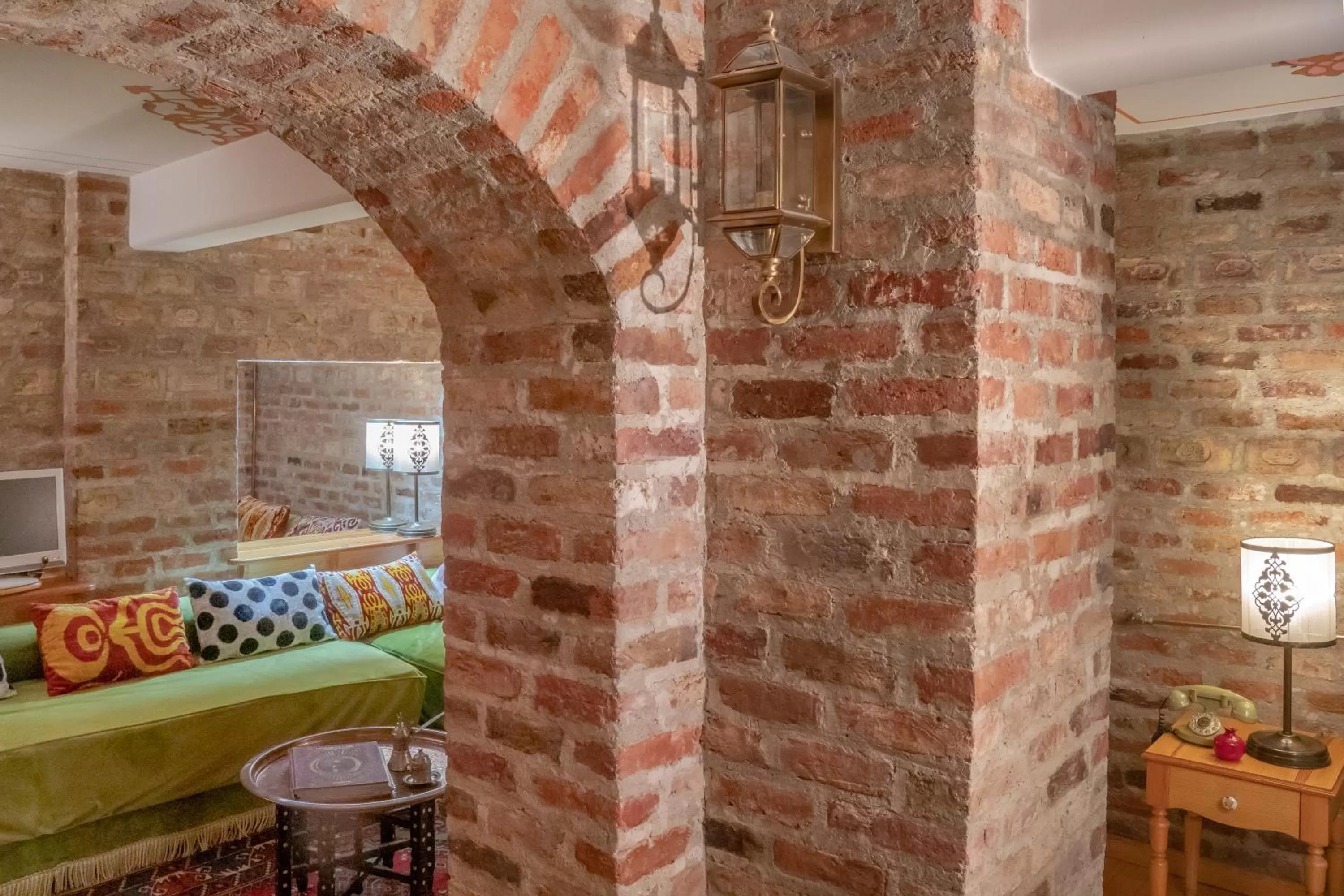 Seating area in Hotel Niles Istanbul