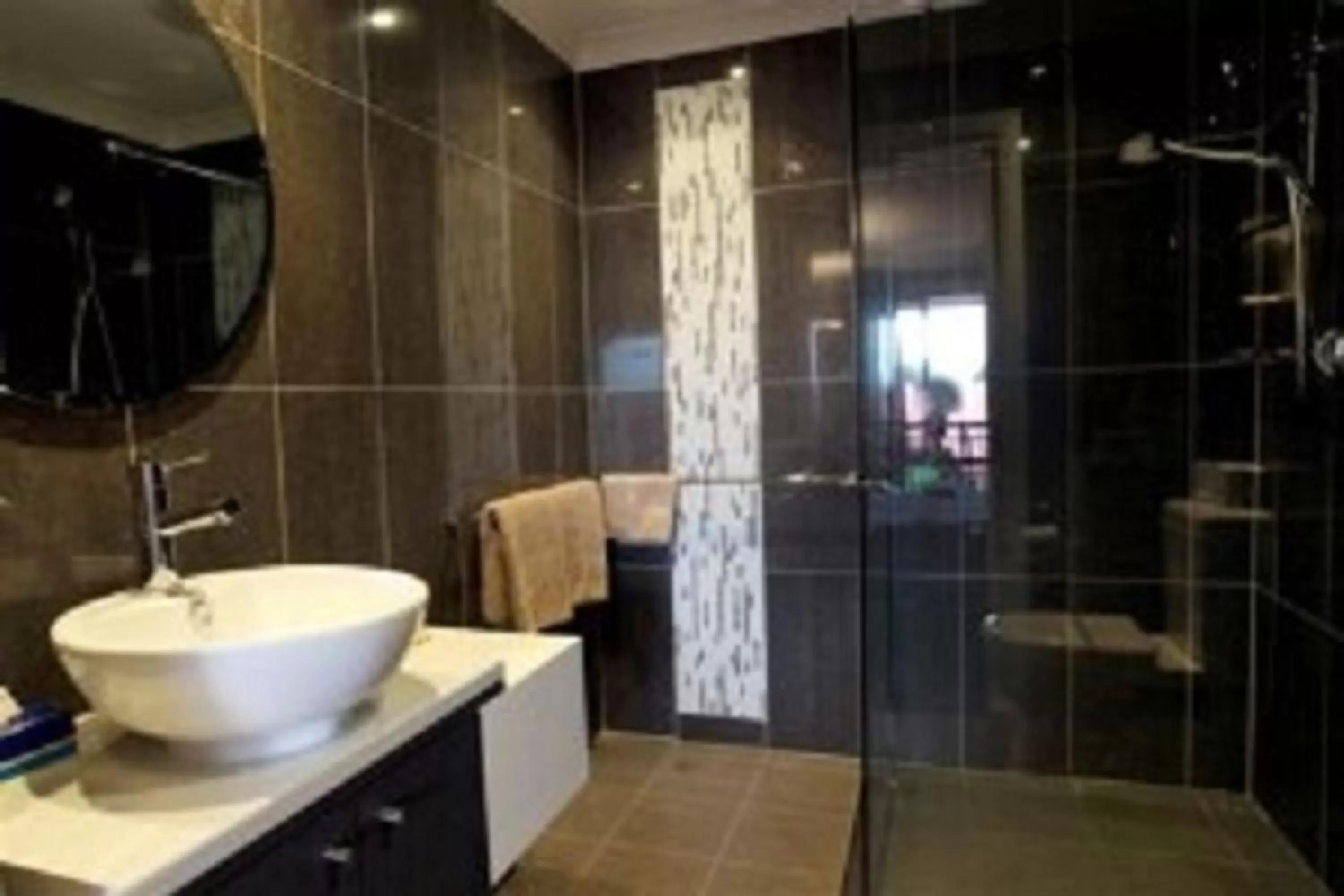 Bathroom in Cattlemans Country Motor Inn & Serviced Apartments