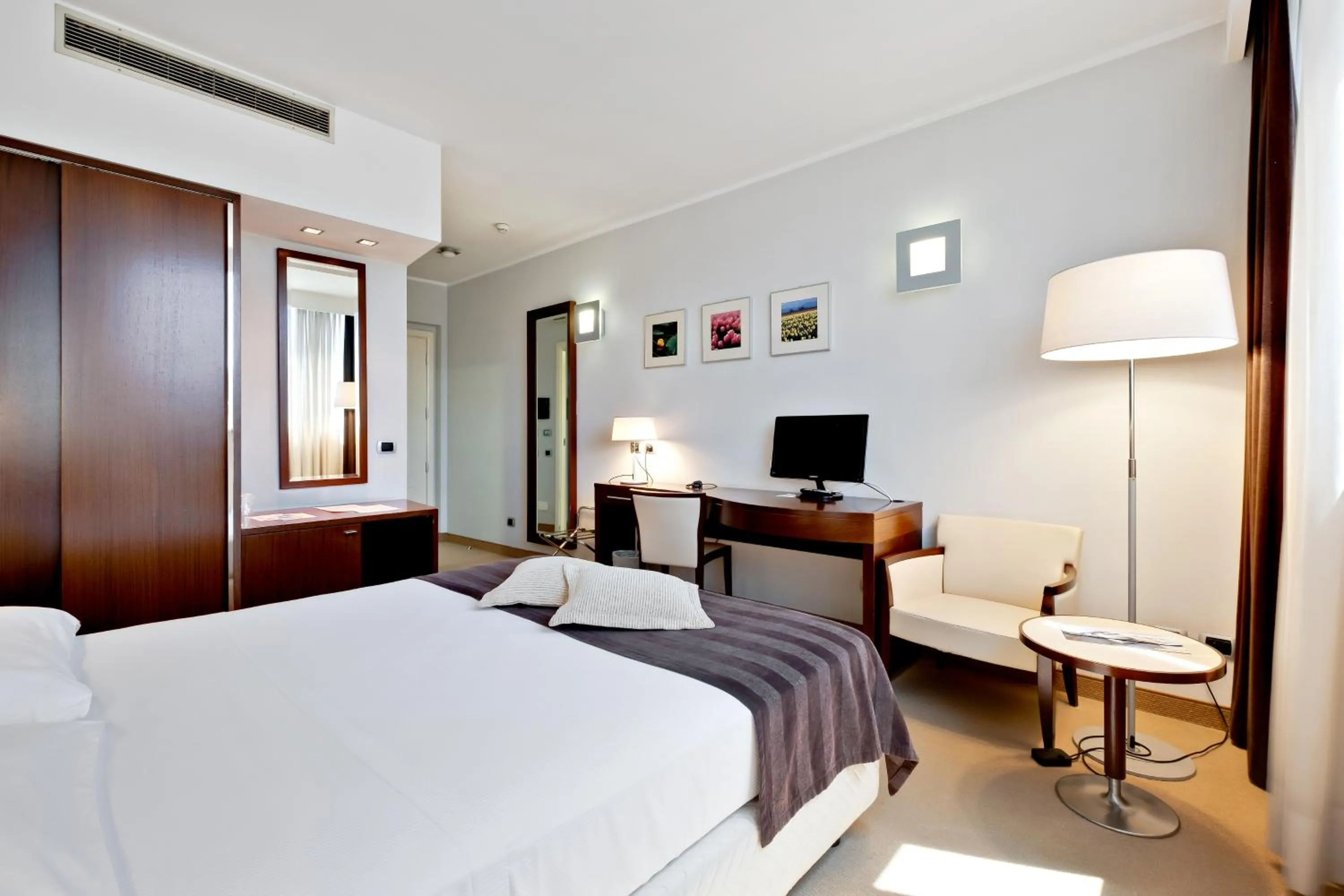 Bedroom, Bed in Italiana Hotels Cosenza