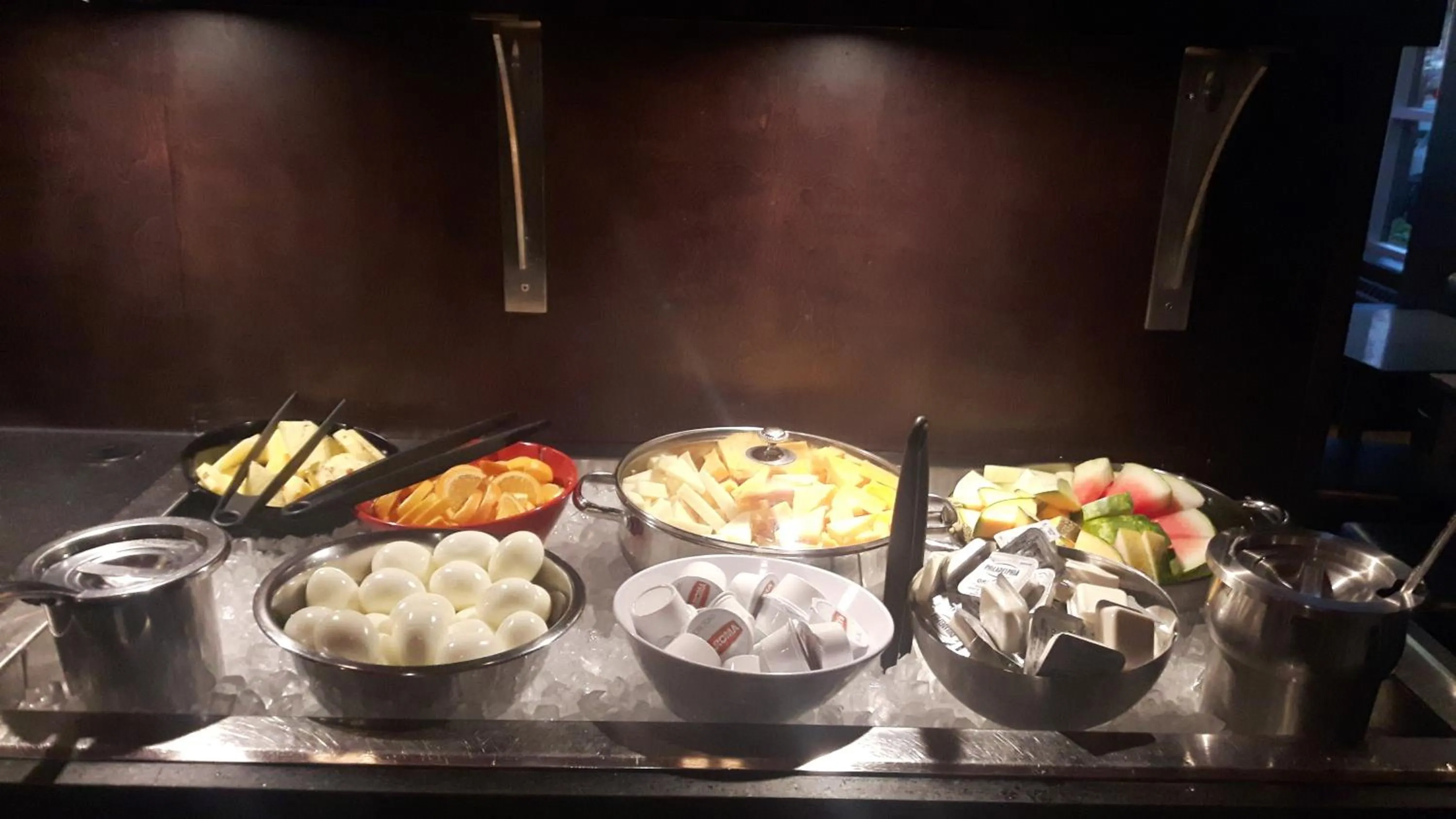 Breakfast in Grand Times Hotel – Aeroport de Quebec