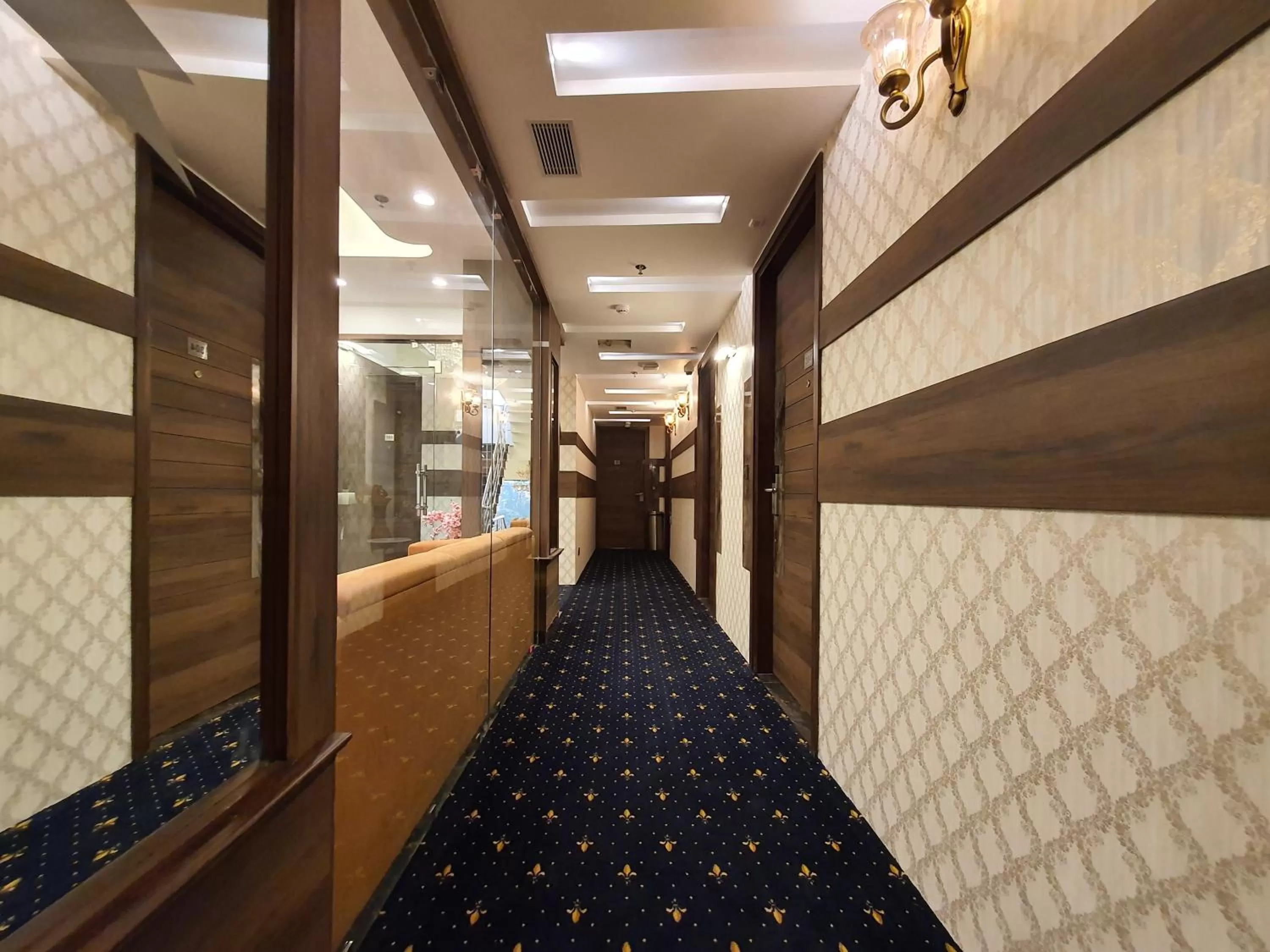 Hotel Makhan Residency