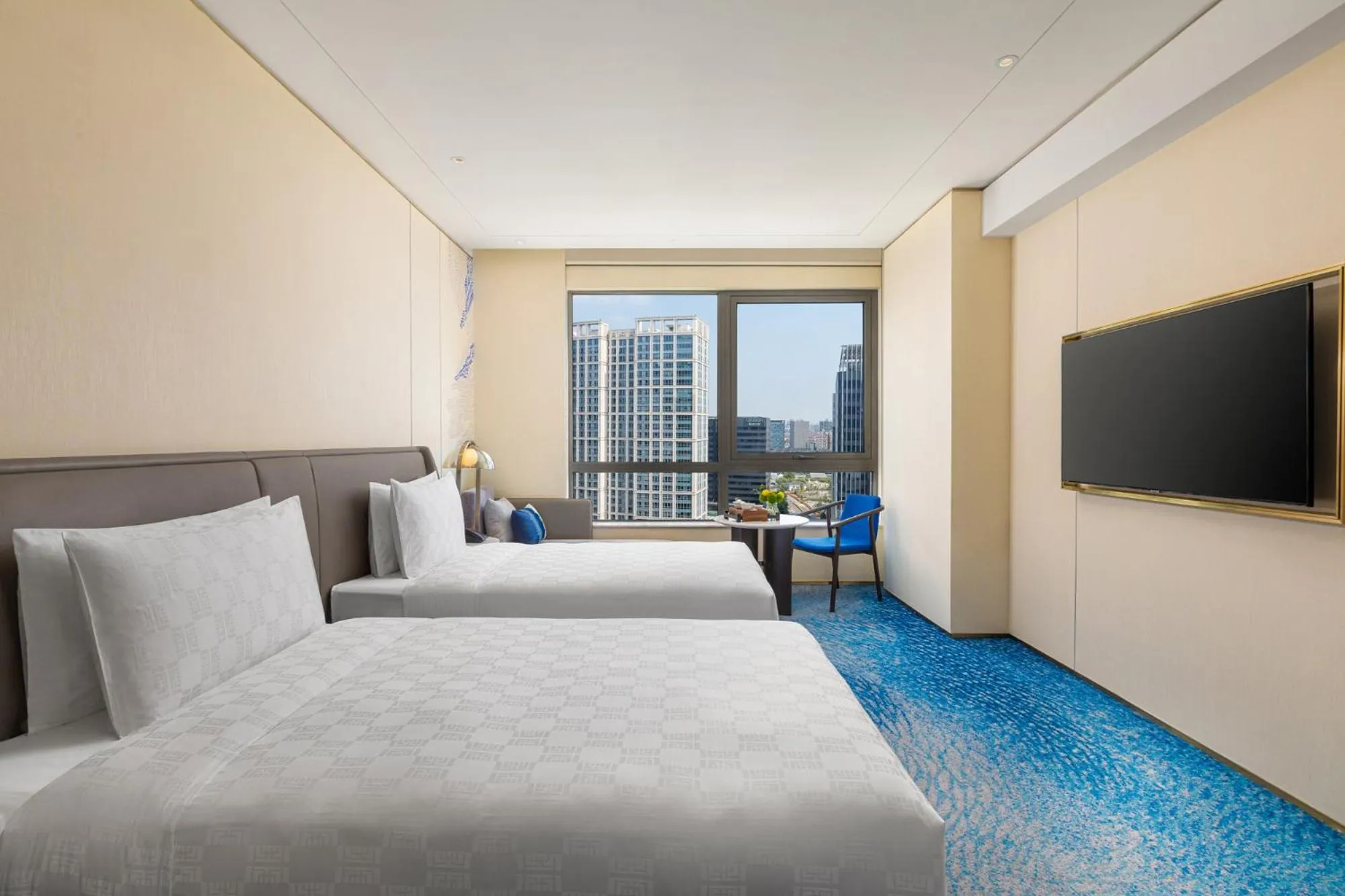 Bed in HUALUXE Shanghai Changfeng Park by IHG