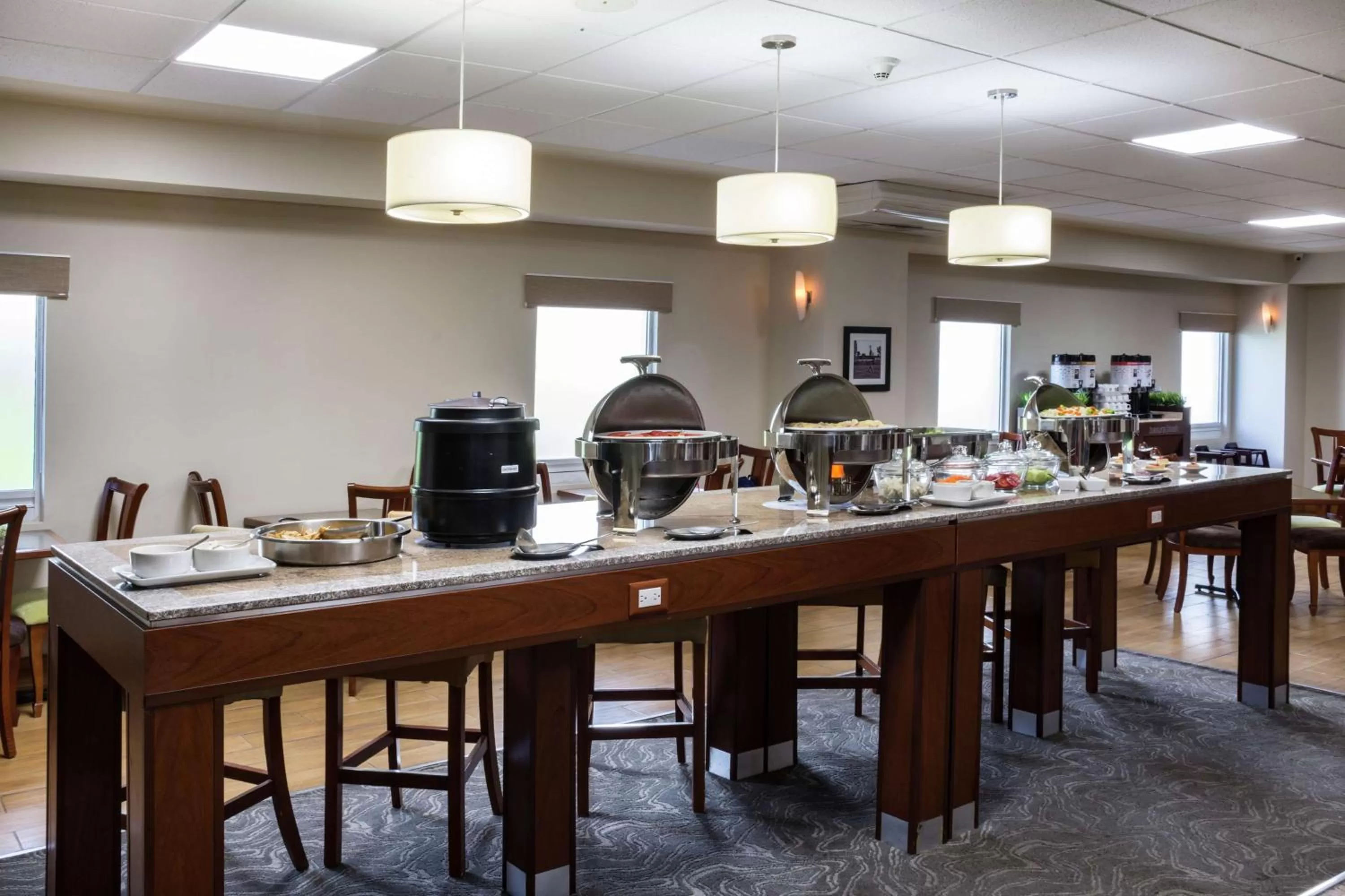 Dining area in Hampton by Hilton San Juan del Rio