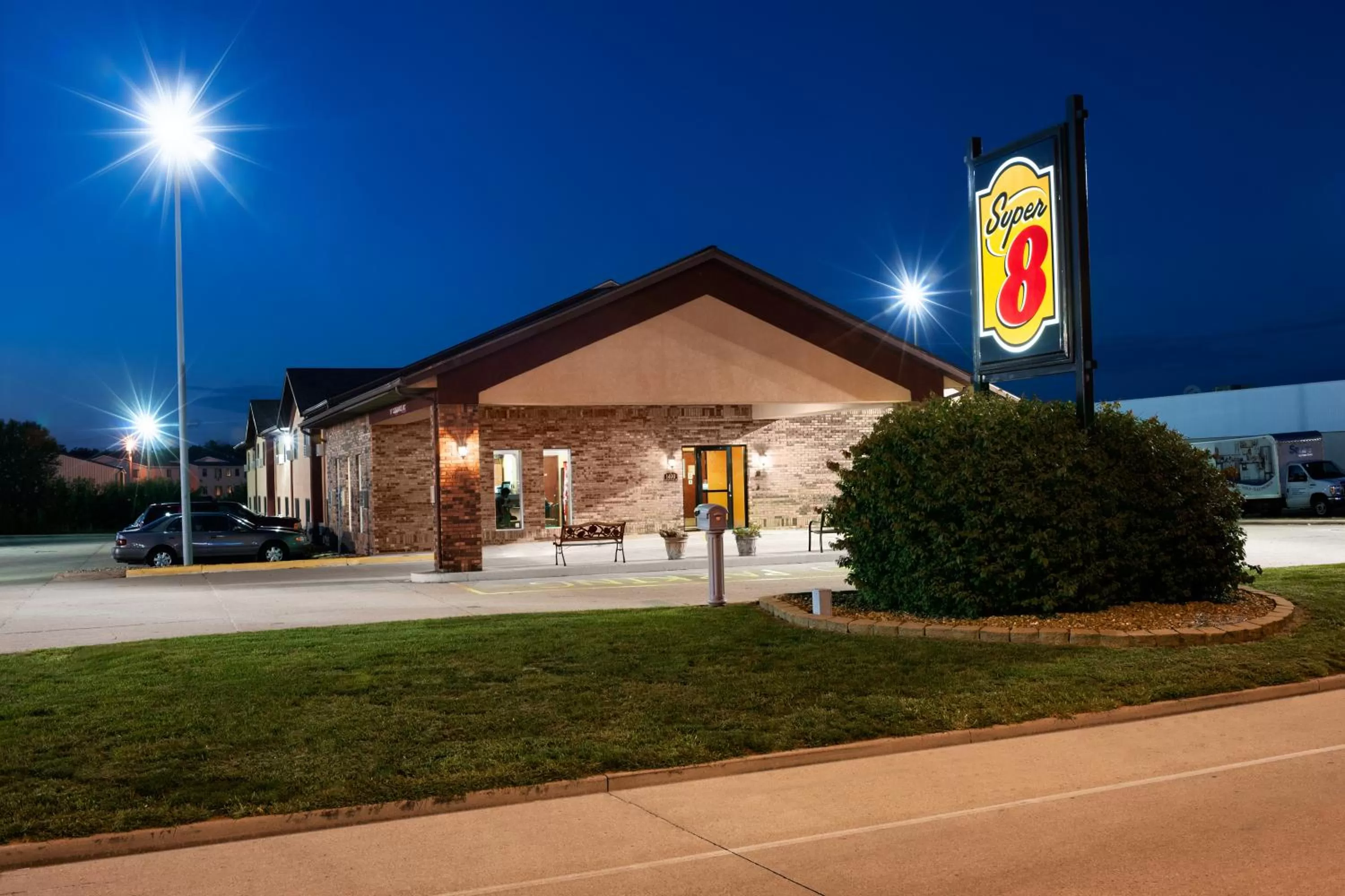 Facade/entrance, Property Building in Super 8 by Wyndham Effingham