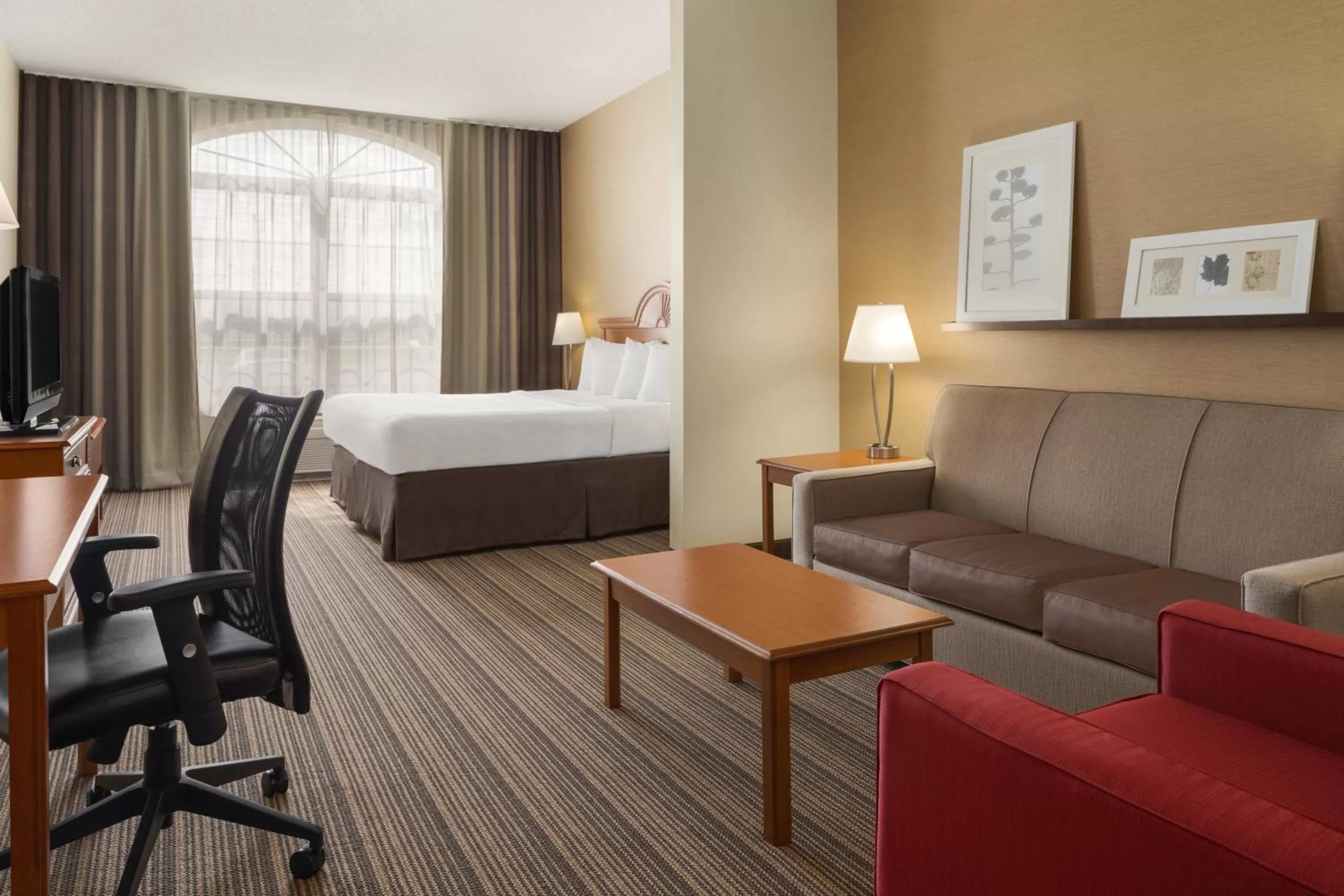 Extended Stay King Suite - Non-Smoking in Country Inn & Suites by Radisson, Findlay, OH