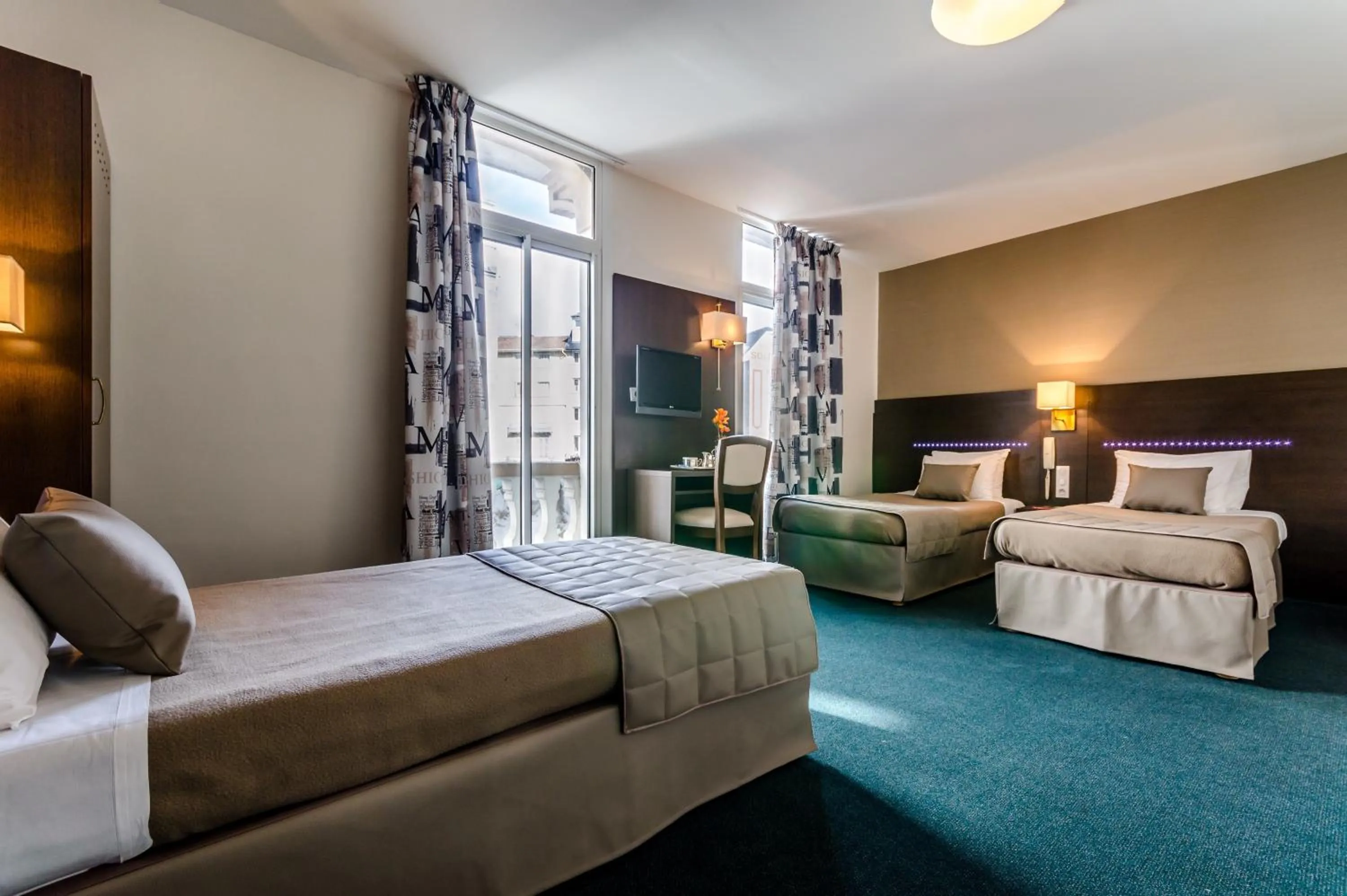 Bedroom in Hôtel Croix des Bretons - Lourdes Pyrénées