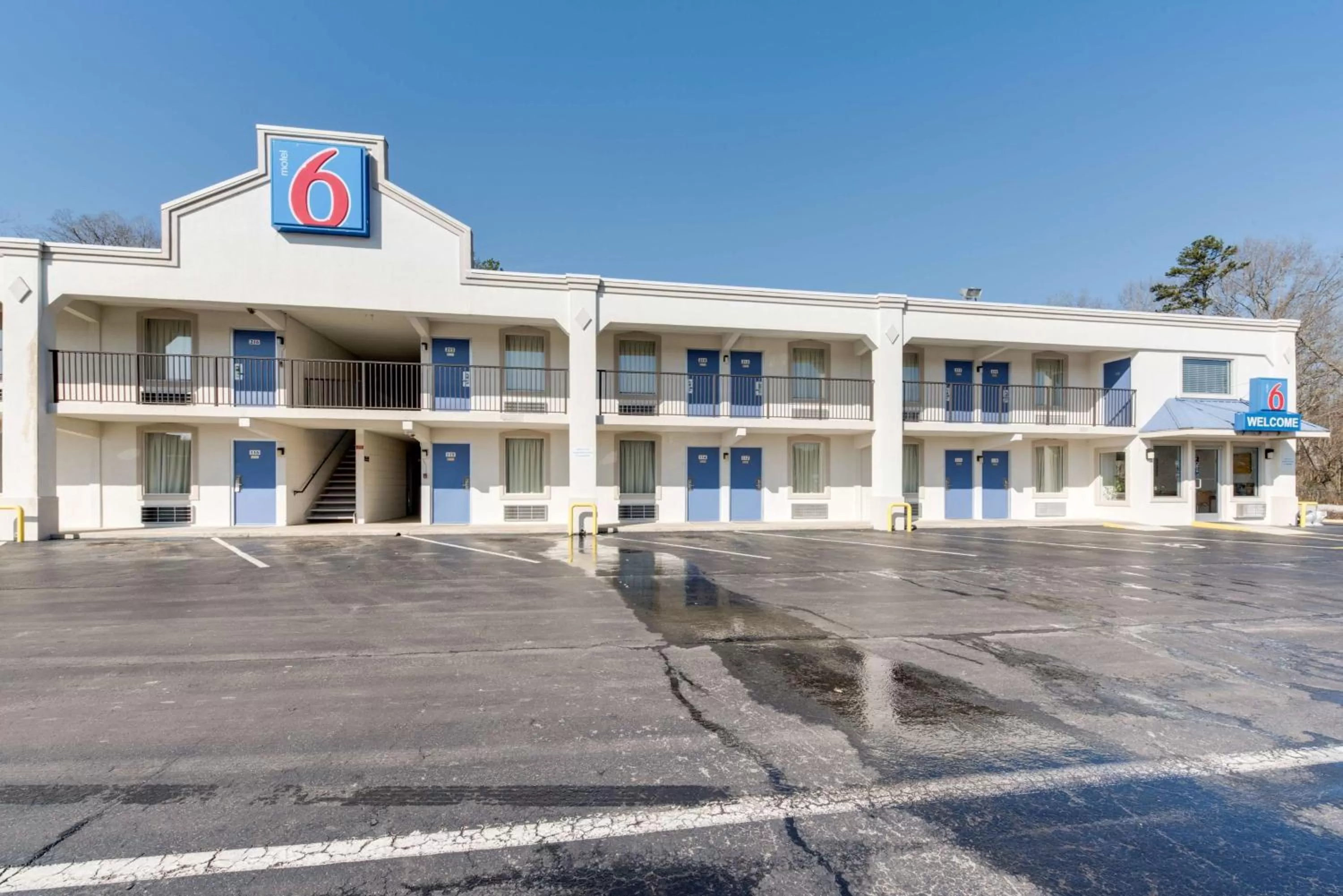 Property building in Motel 6-Kingston, TN