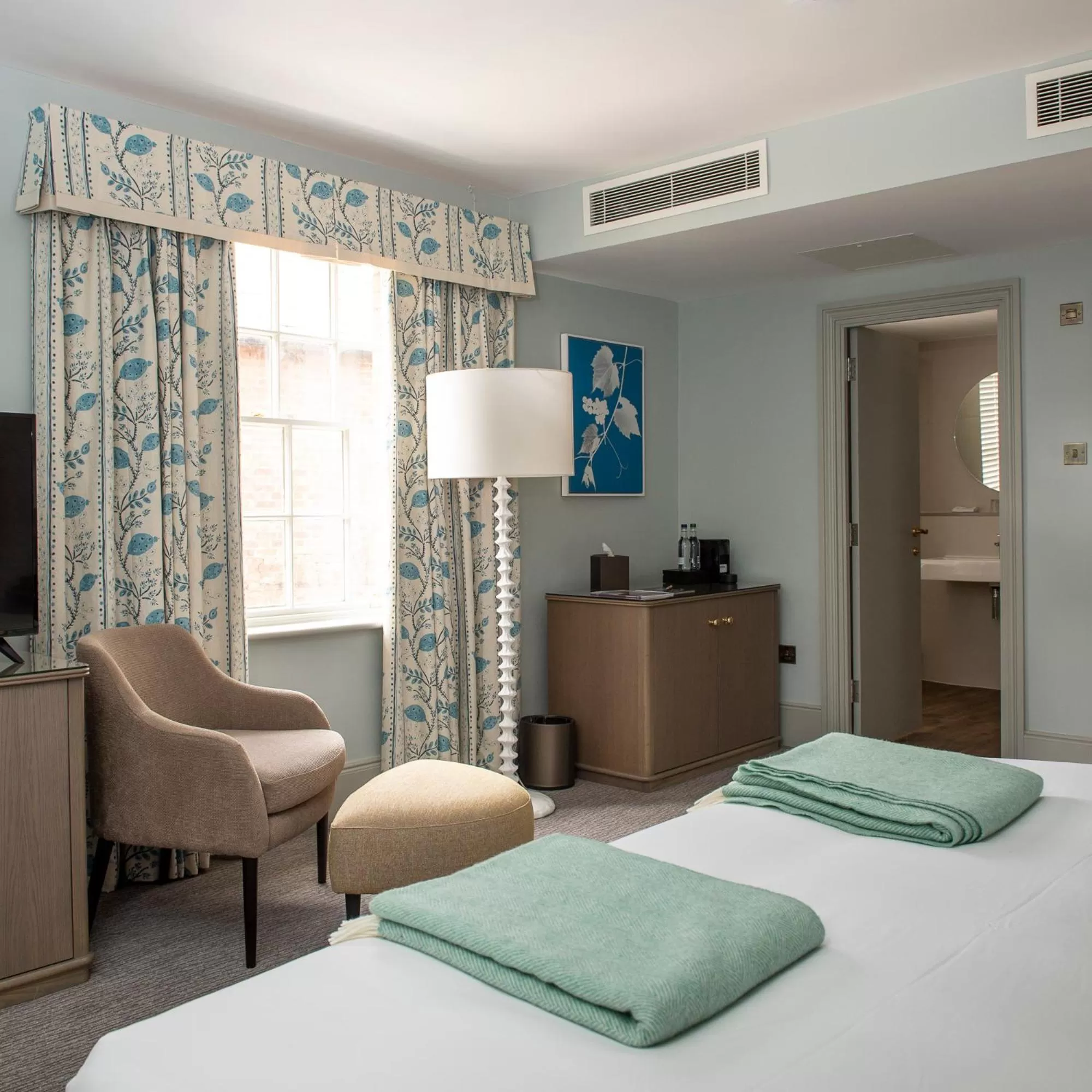 Bedroom, Bed in Bush Hotel Farnham