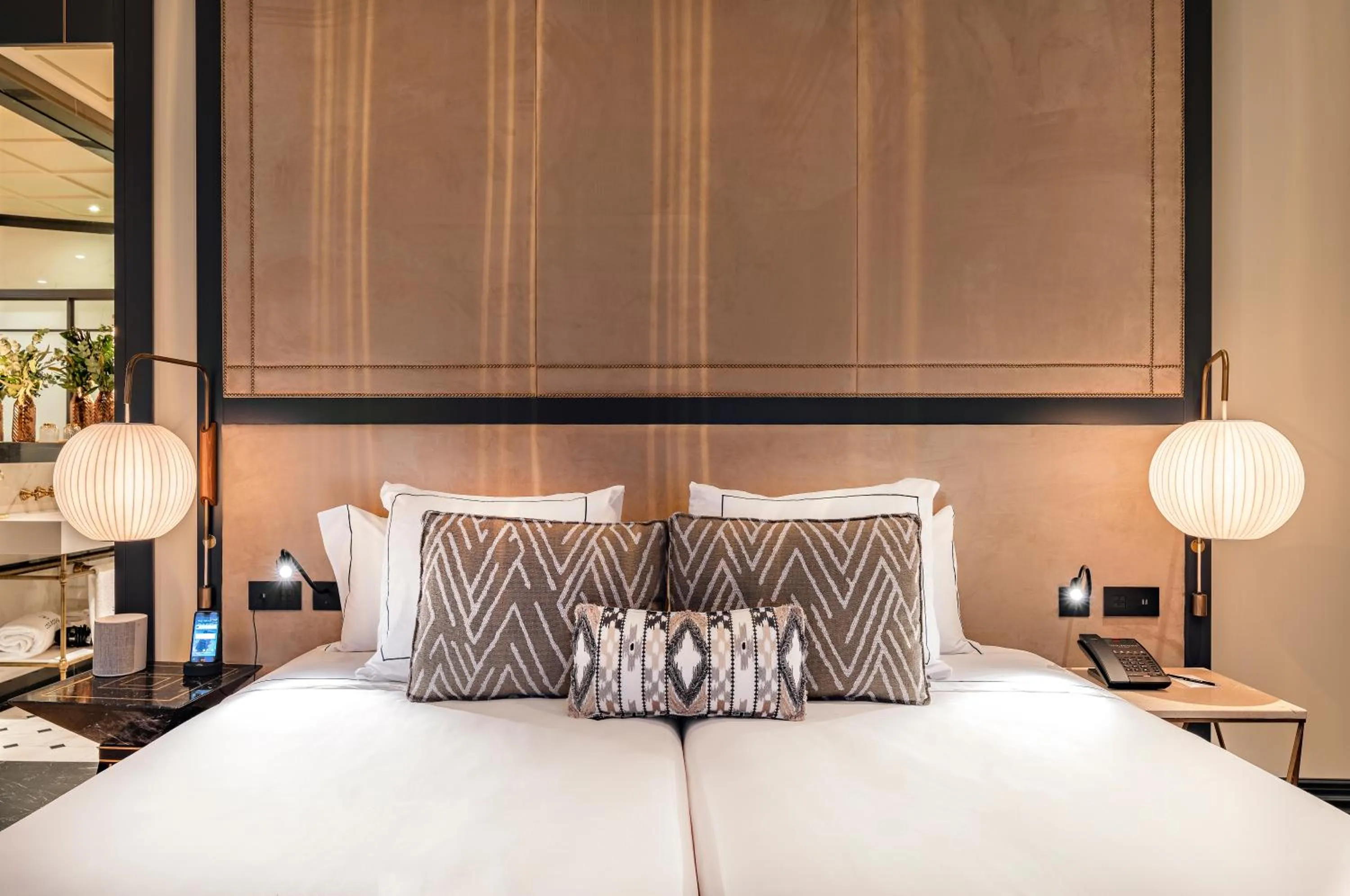 Bed in CoolRooms Palacio de Atocha