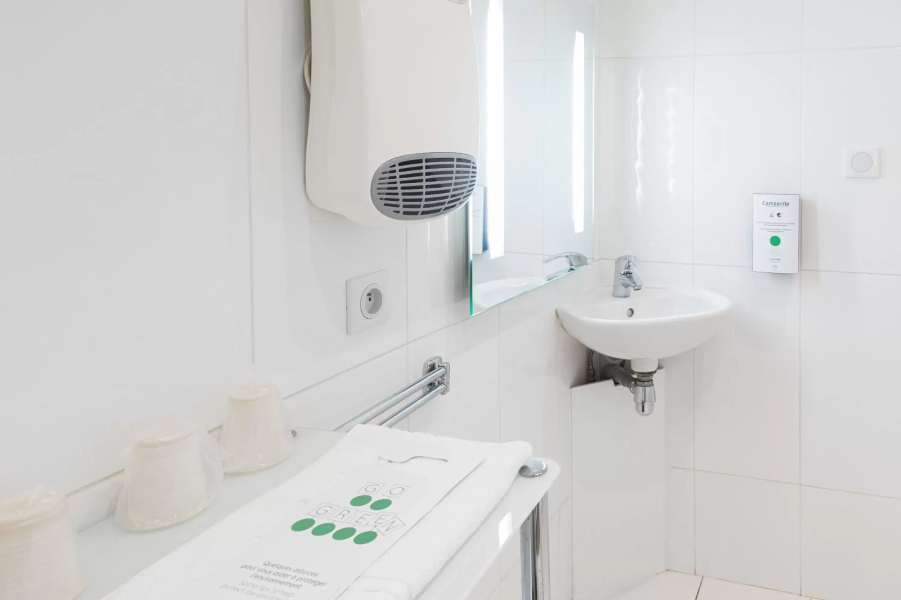 Twin Room in Campanile Epinal Centre - Gare Twin Room in Campanile Epinal Centre - Gare