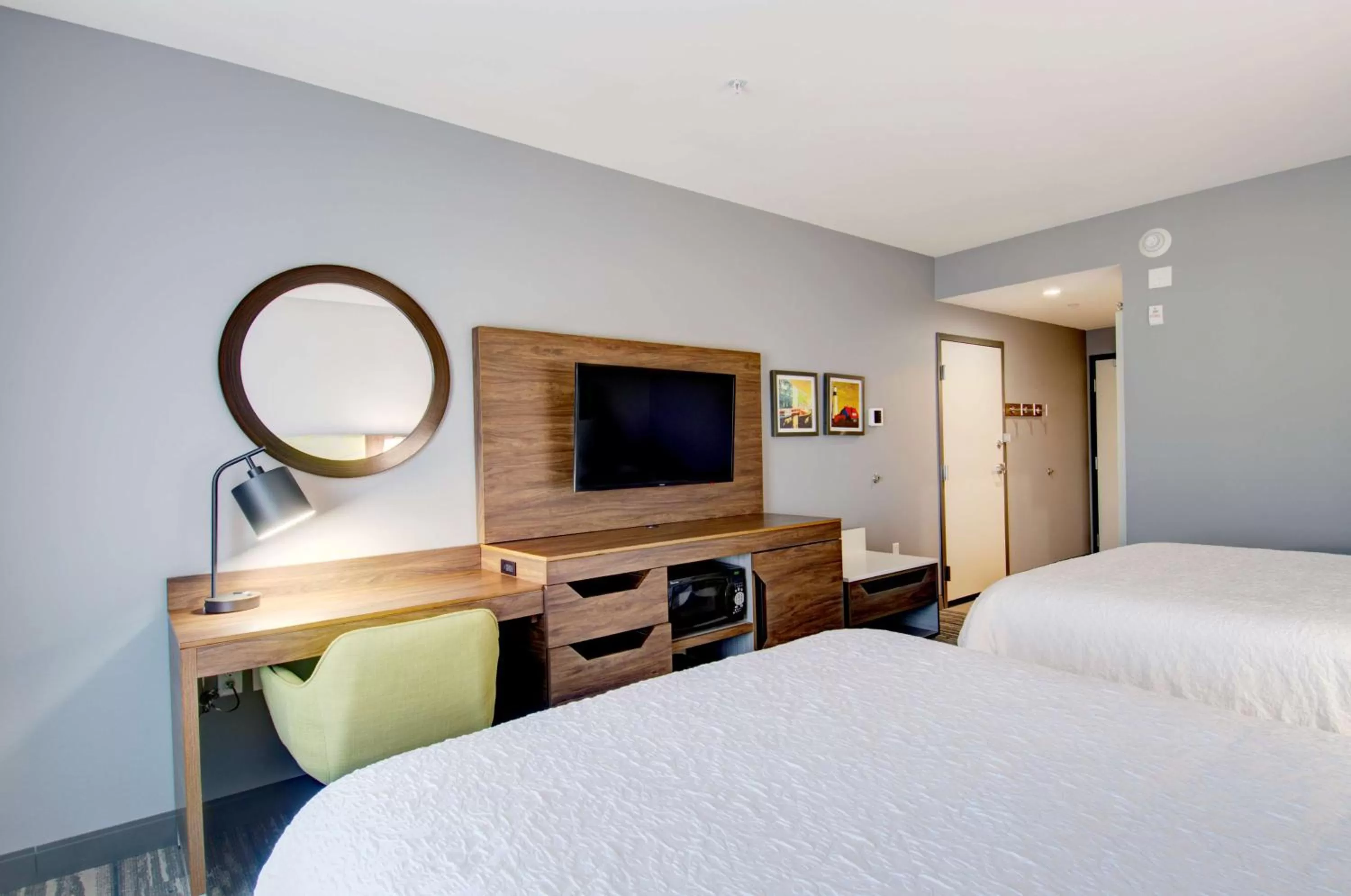 Bedroom, Bed in Hampton Inn & Suites Portland West