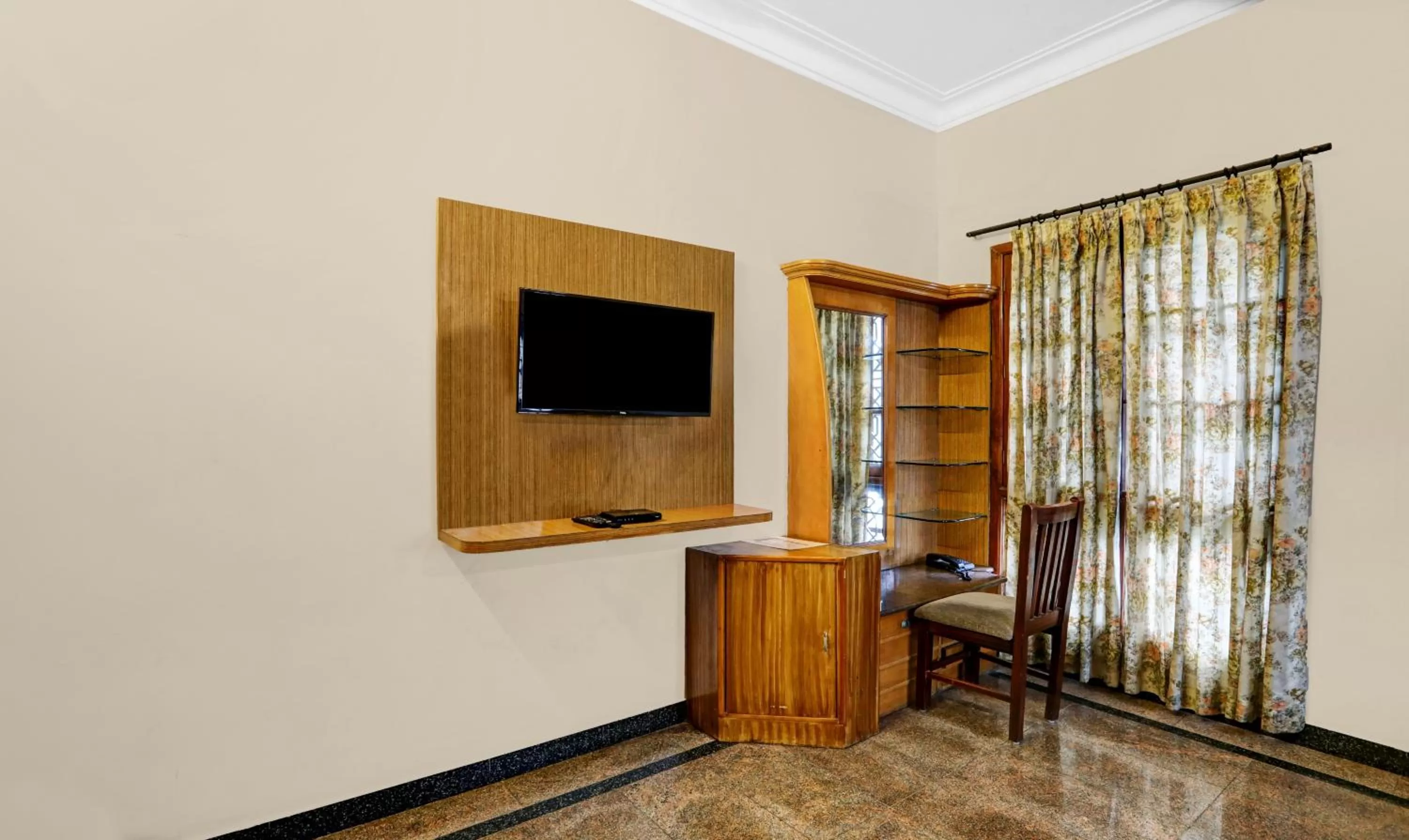 TV and multimedia, TV/Entertainment Center in Itsy By Treebo - Anurag Inn