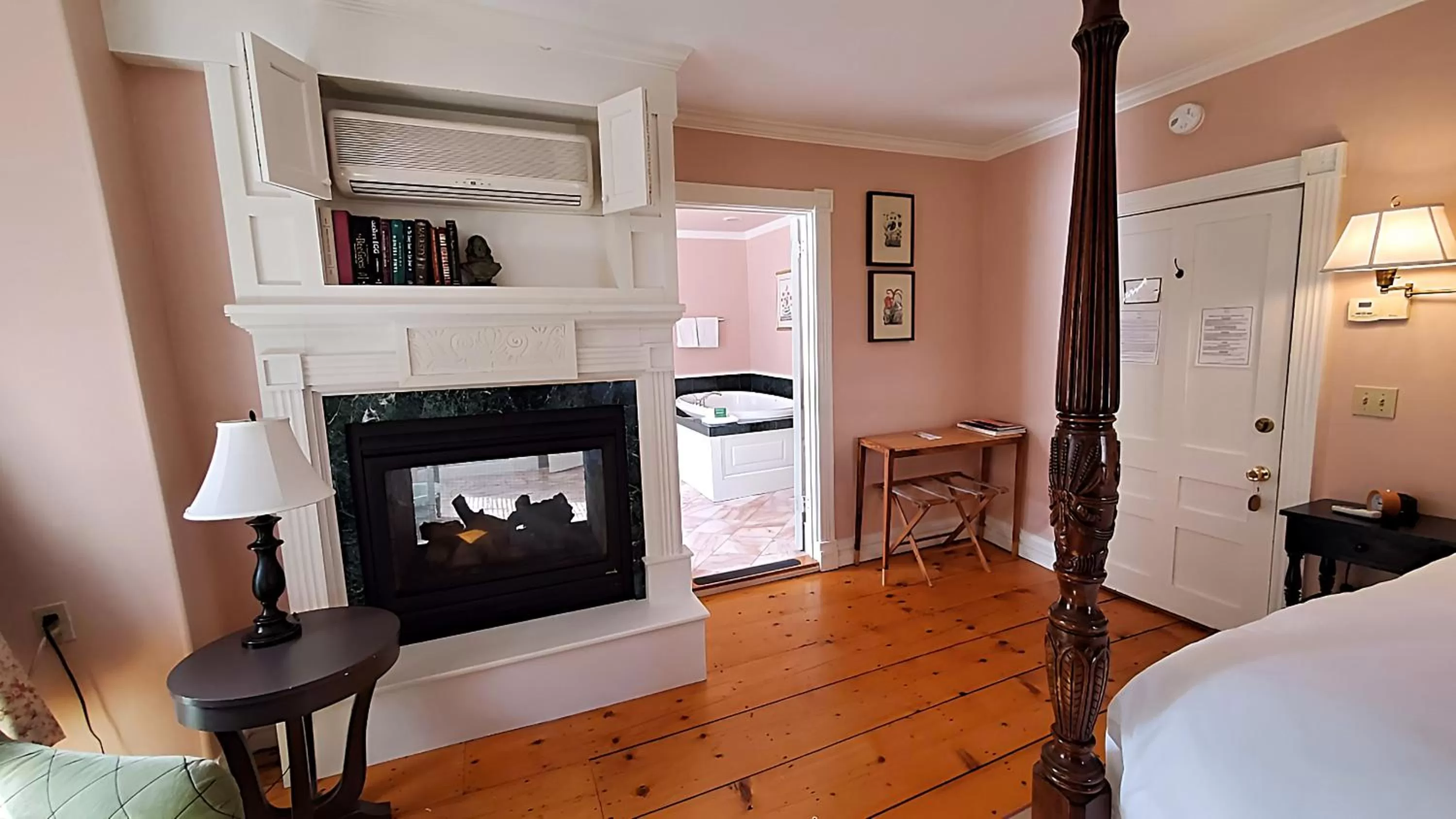 flat iron, TV/Entertainment Center in Four Columns Inn