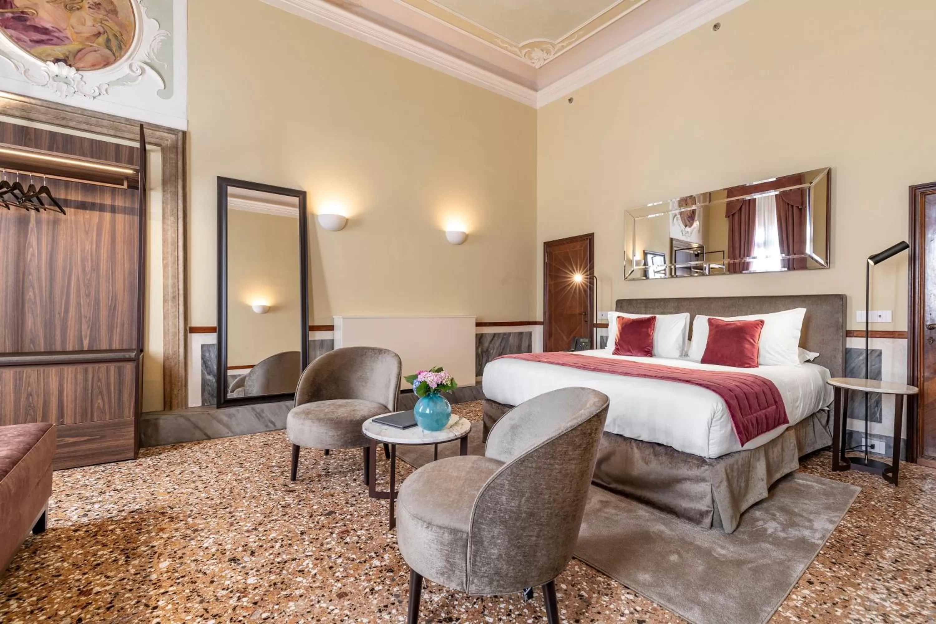 Photo of the whole room, Bed in Palazzo Keller