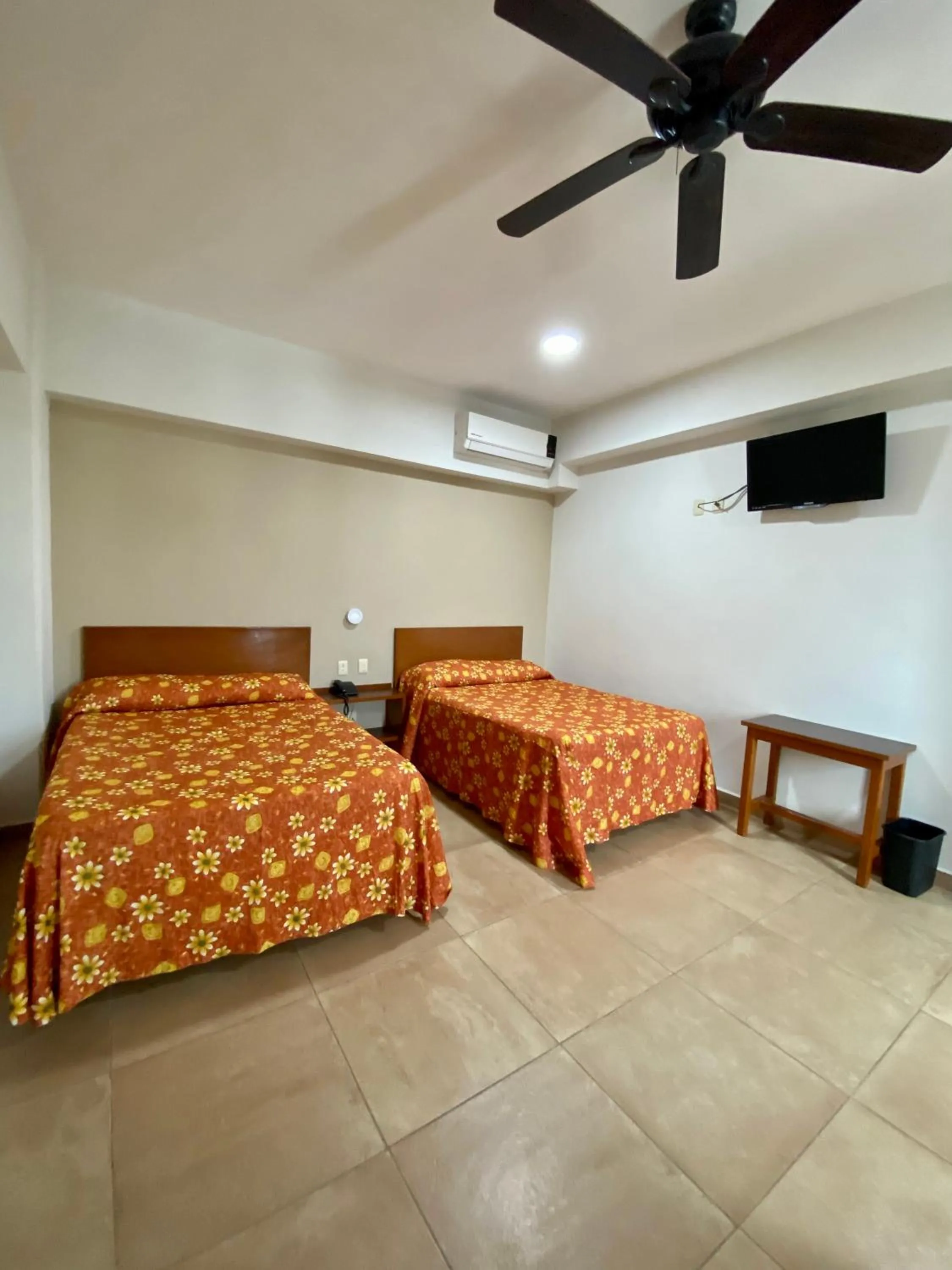 Bed in Hotel Delfines - a 2 calles del Acuario Veracruz