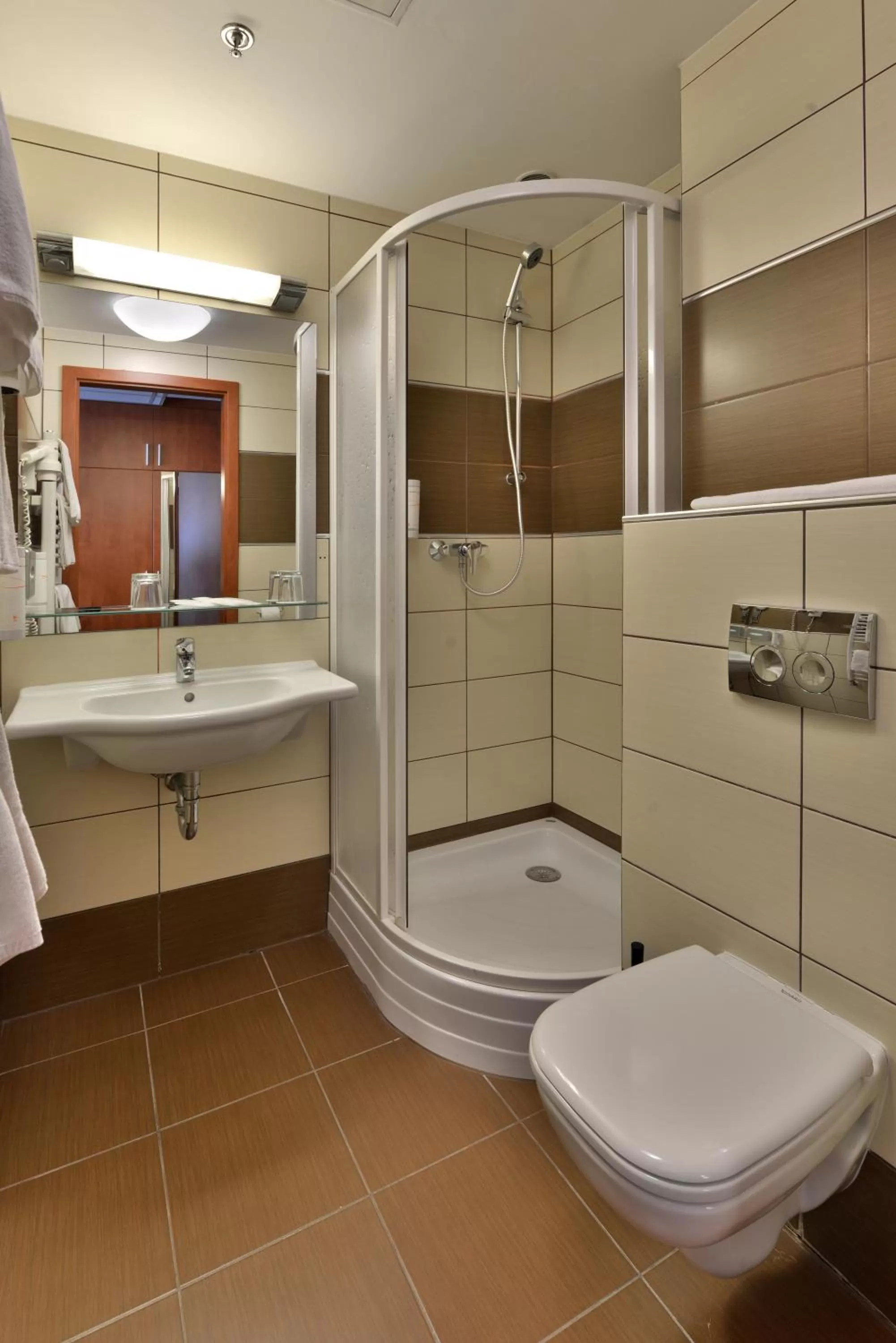 Shower in Hotel City Inn