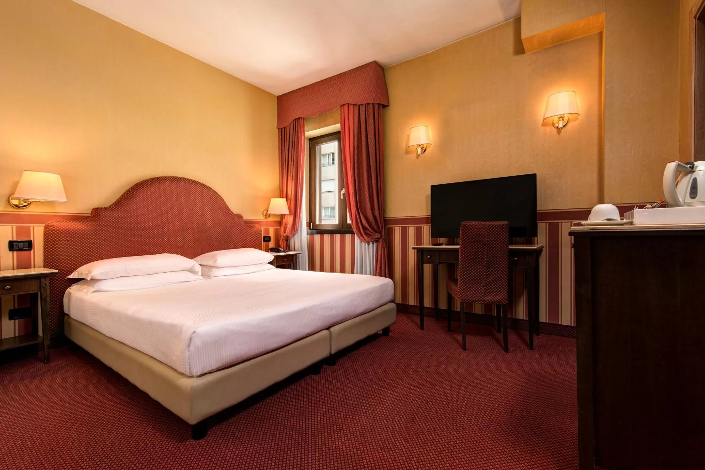 Photo of the whole room, Bed in Best Western Hotel Tritone