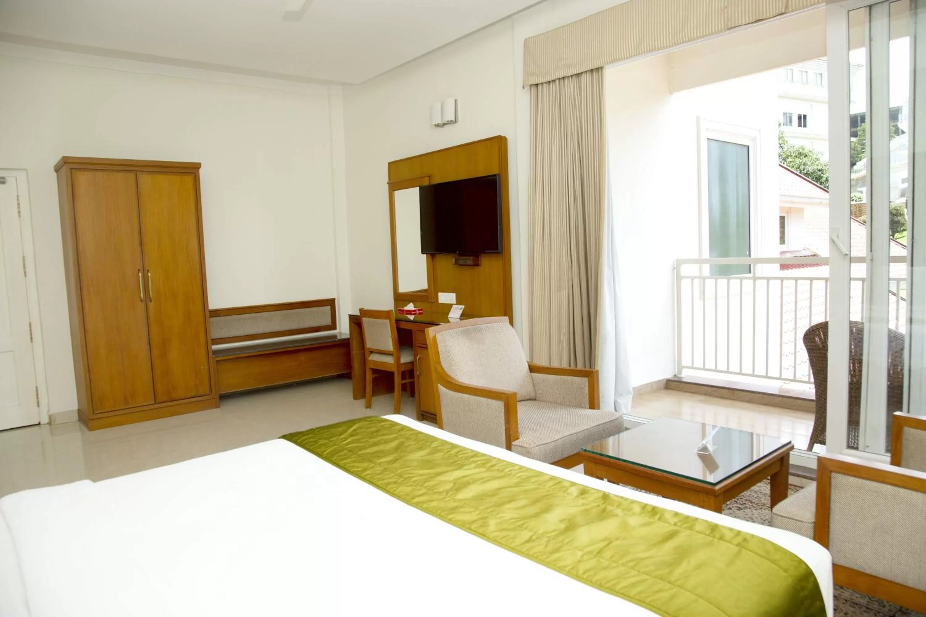 Communal lounge/ TV room, Bed in The Fog Munnar (Resort & Spa)