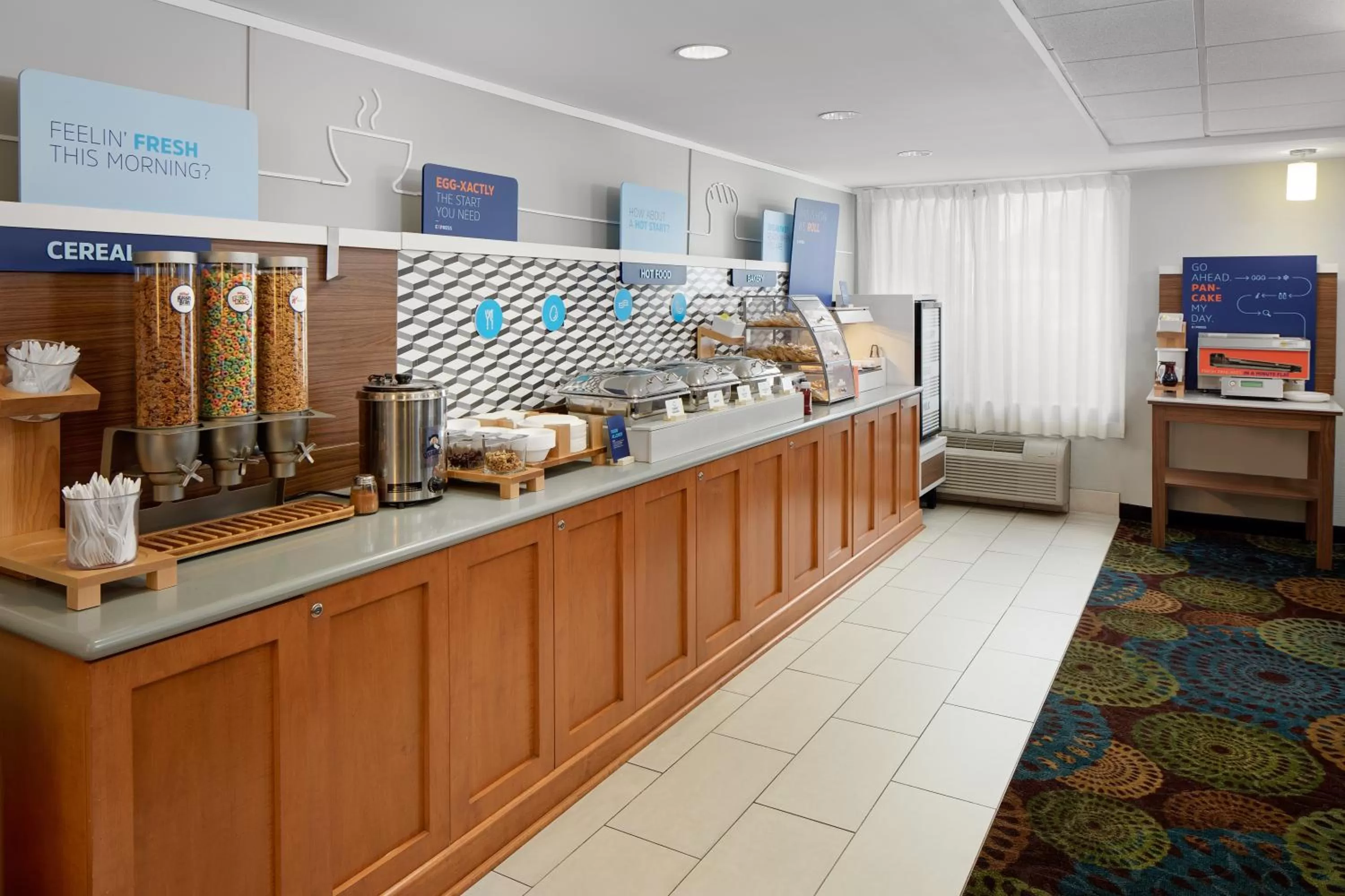 Breakfast in Holiday Inn Express Romulus / Detroit Airport by IHG