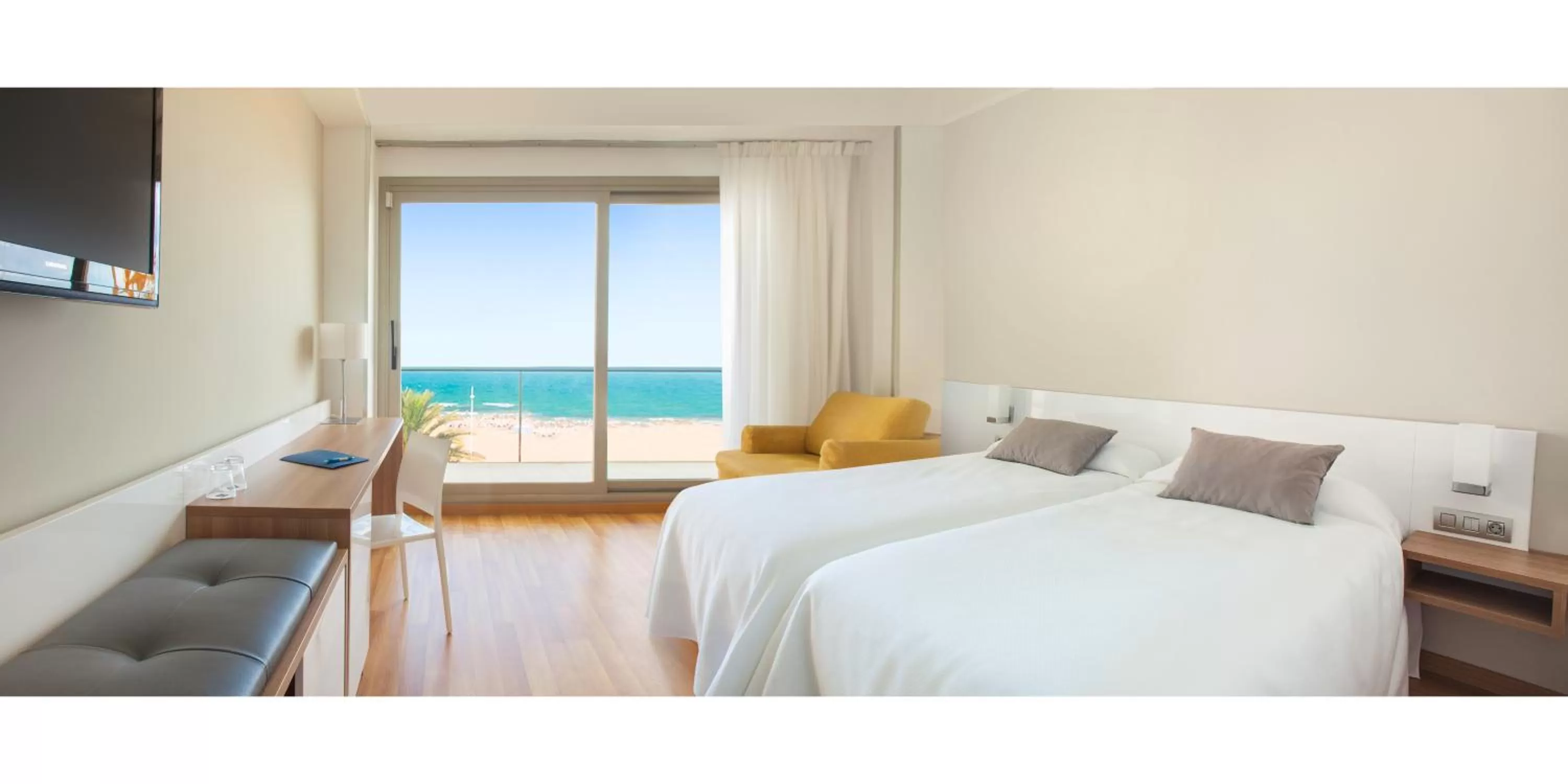 Photo of the whole room, Bed in RH Bayren Hotel & Spa 4* Sup