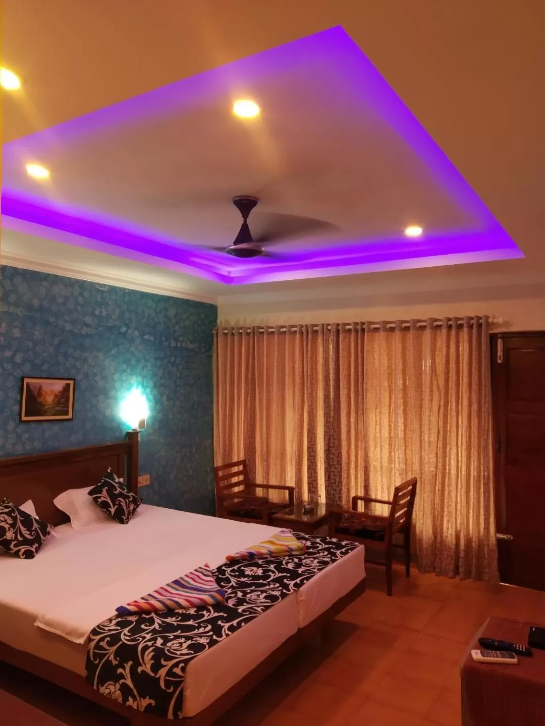 Photo of the whole room, Bed in Hotel Thushara