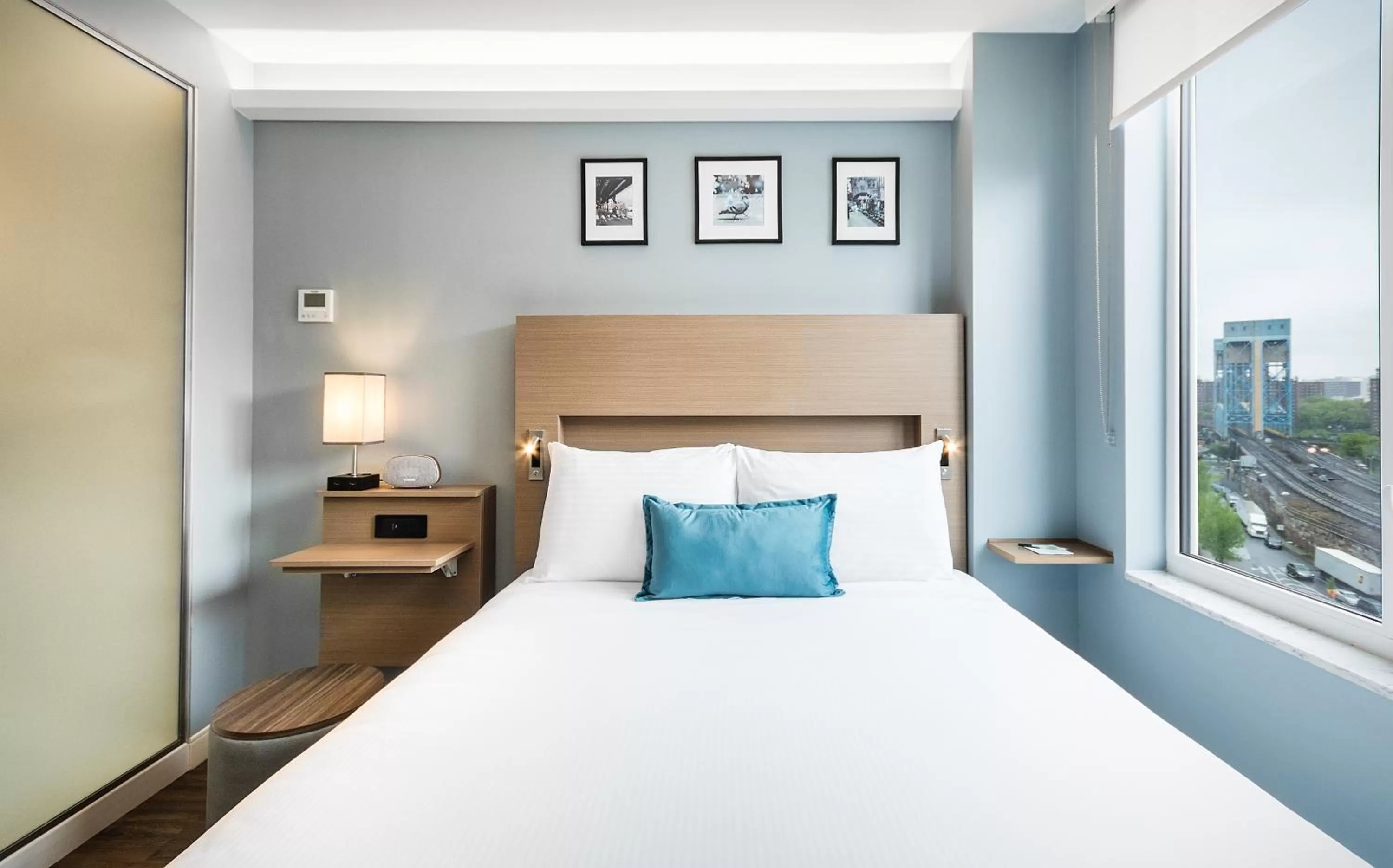 Deluxe Queen Room - Non-Smoking in Wingate by Wyndham Bronx Haven Park