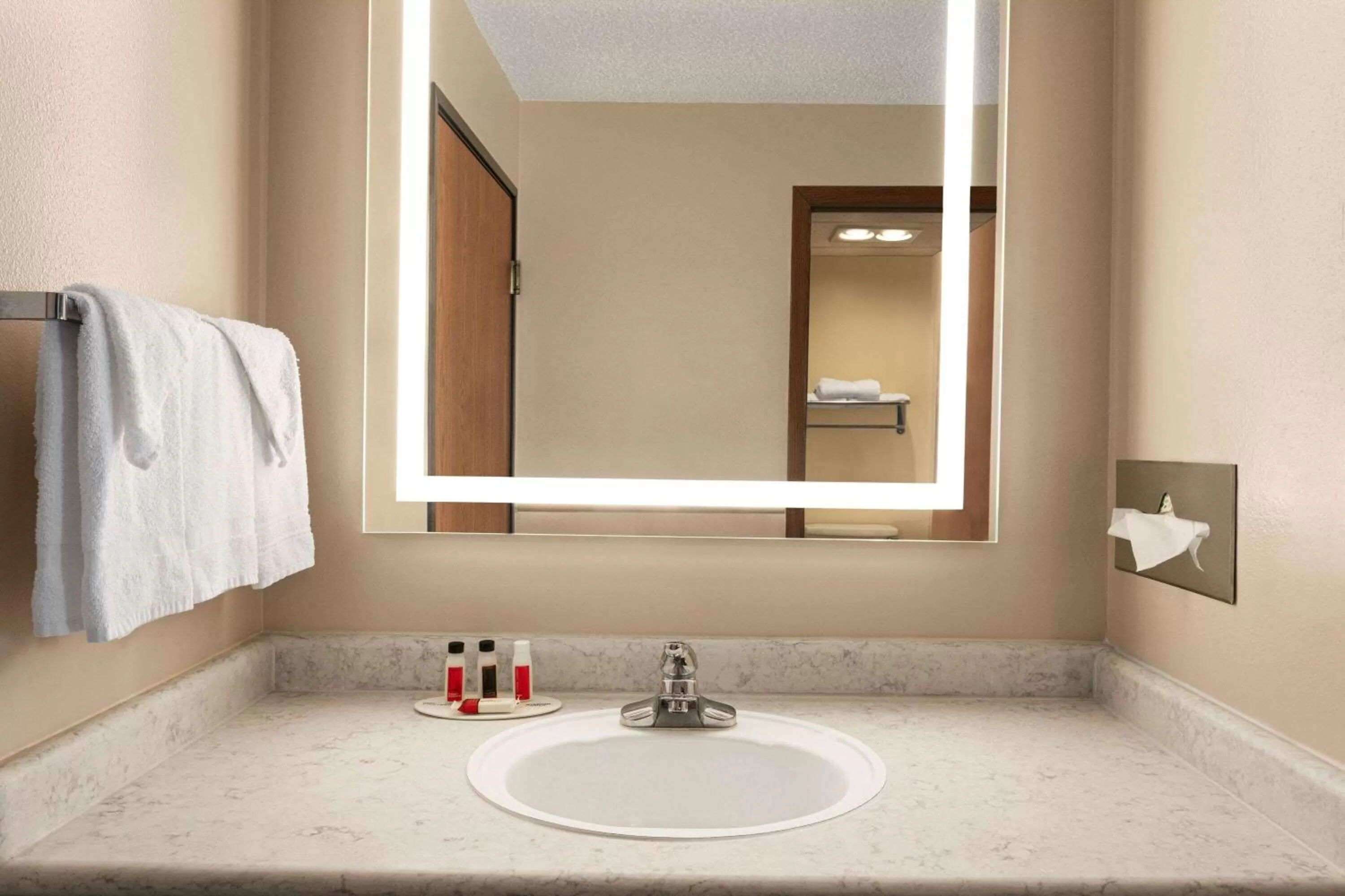 Bathroom in Super 8 by Wyndham Chillicothe