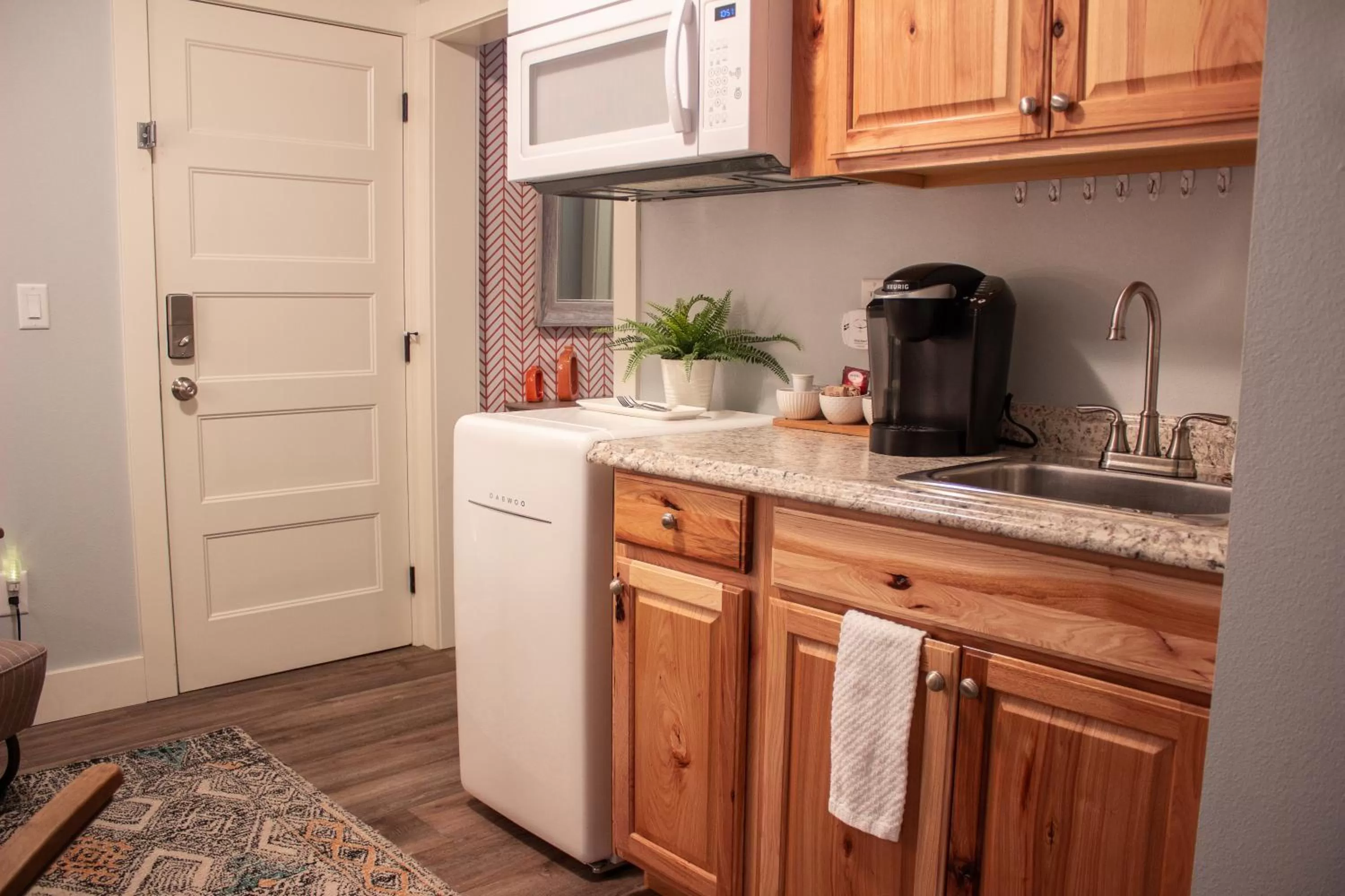 Kitchen or kitchenette, Kitchen/Kitchenette in Douglas On Third