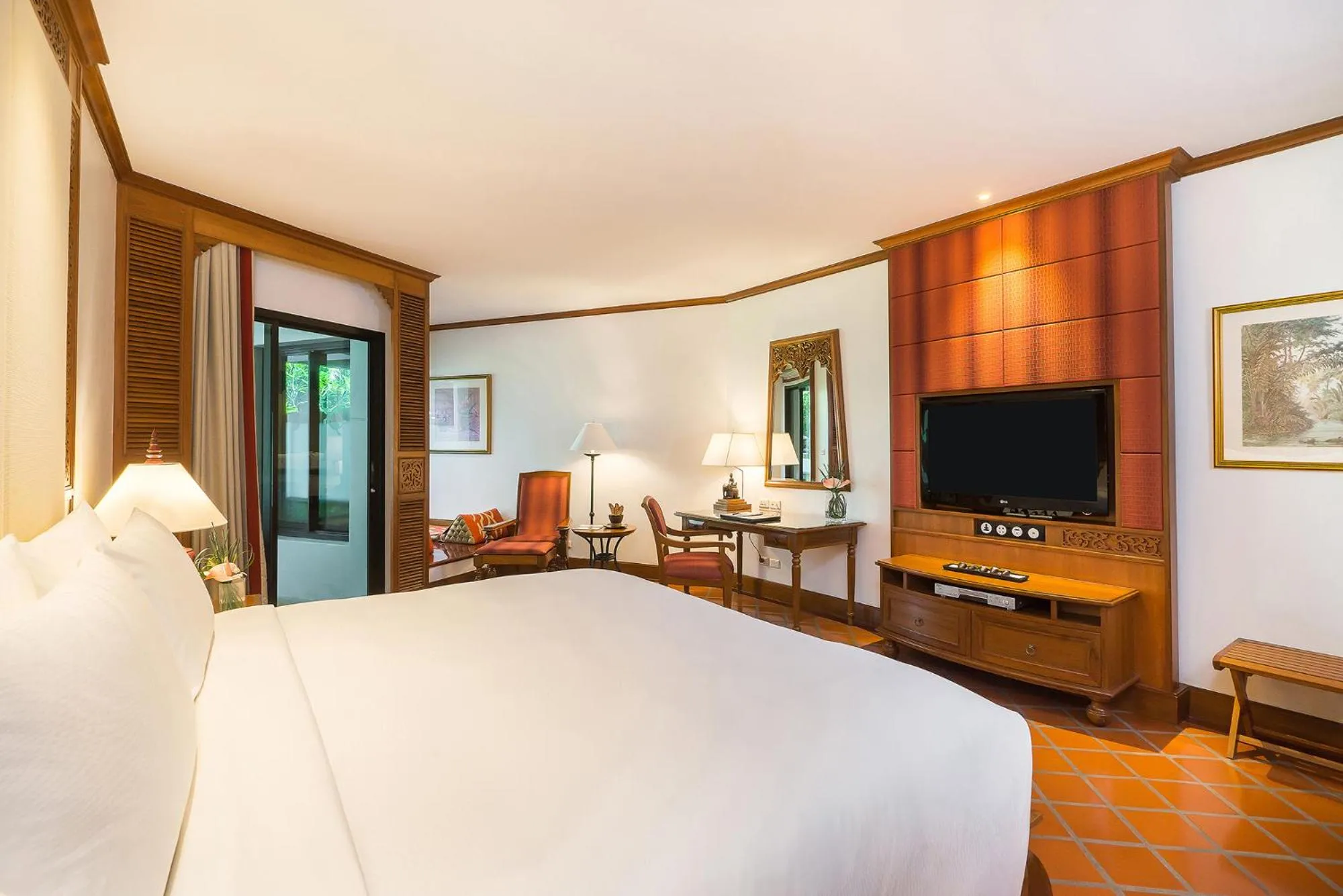 TV and multimedia, Bed in JW Marriott Phuket Resort and Spa