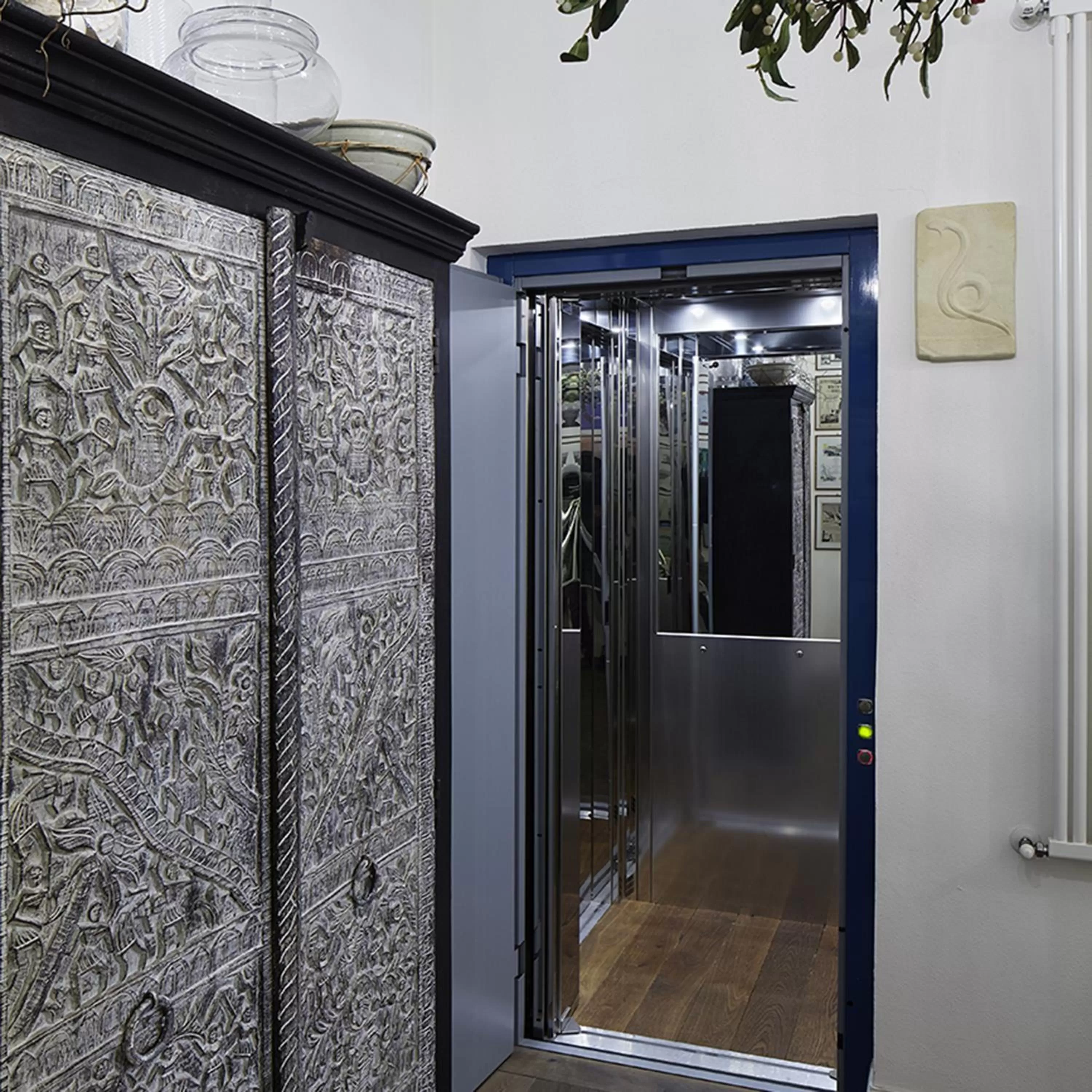 Decorative detail in M Club De Luxe B&B