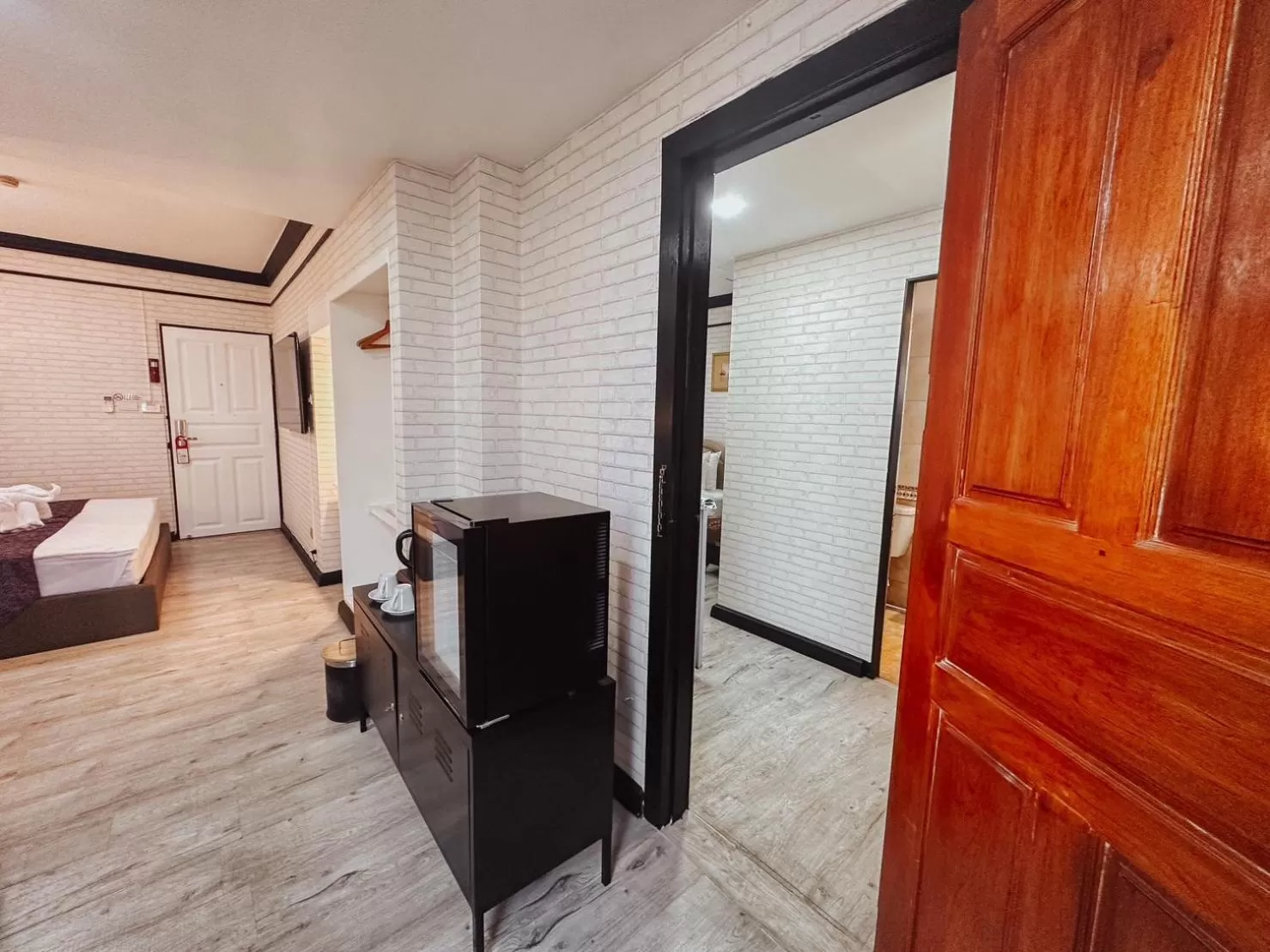 Photo of the whole room, Bed in Hotel De Khuvieng