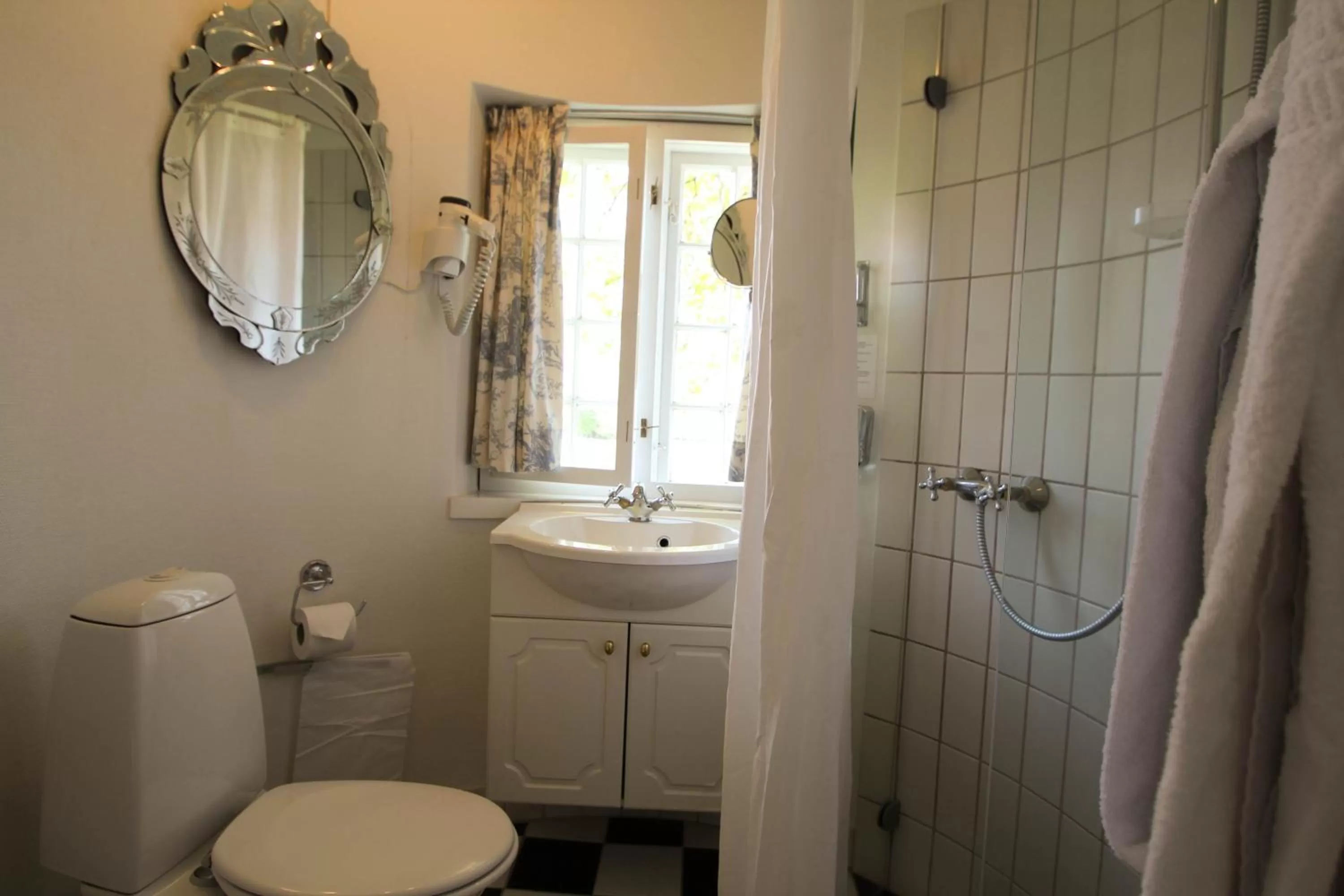 Shower in Sophiendal Manor