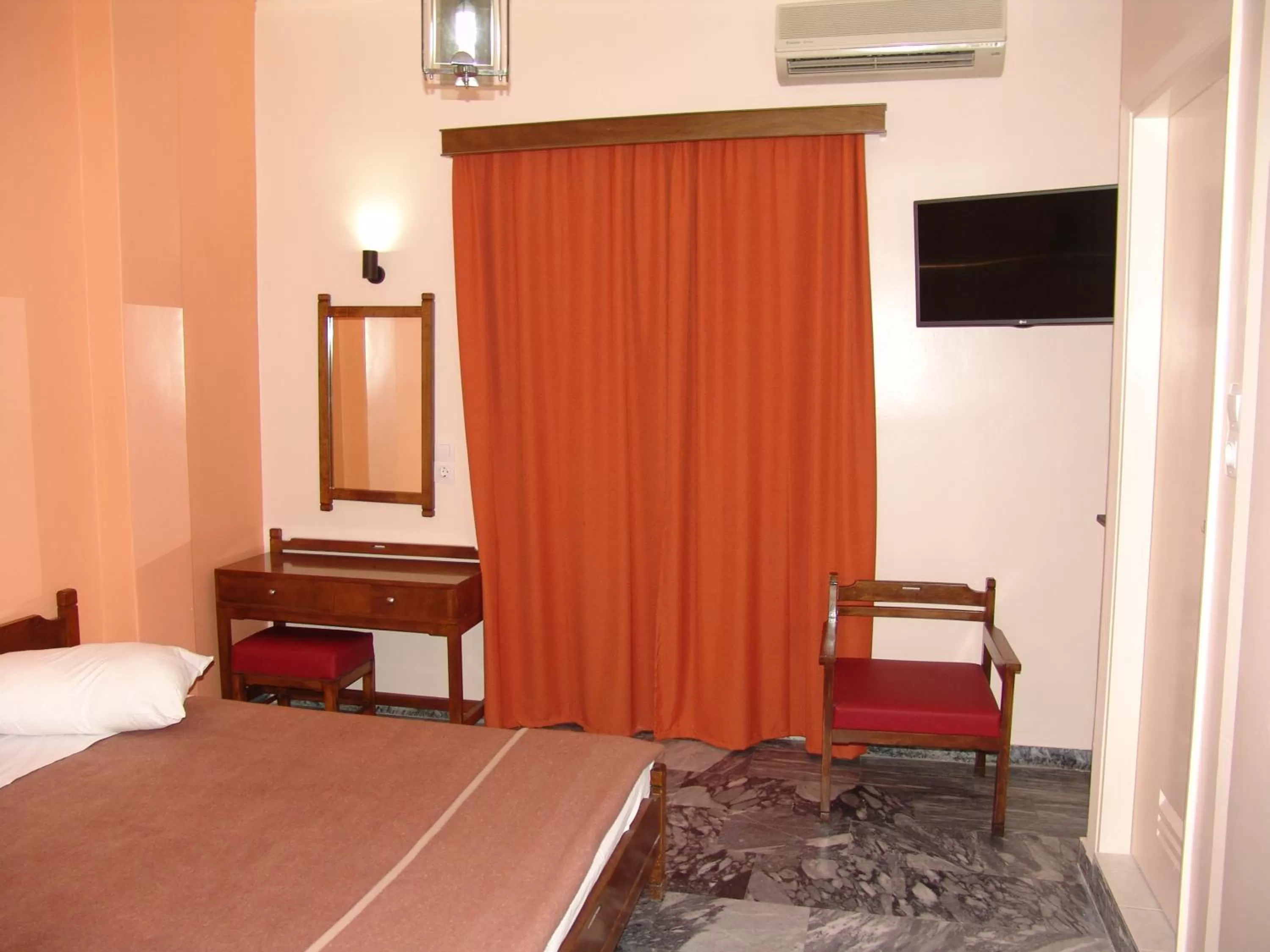 Photo of the whole room, Bed in Hotel Cosmos