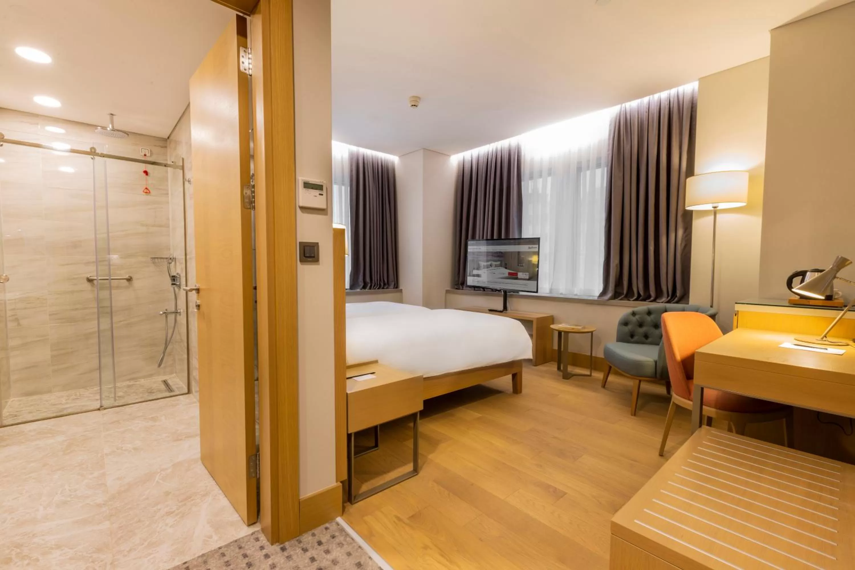 Photo of the whole room, Bed in Radisson Hotel Istanbul Harbiye