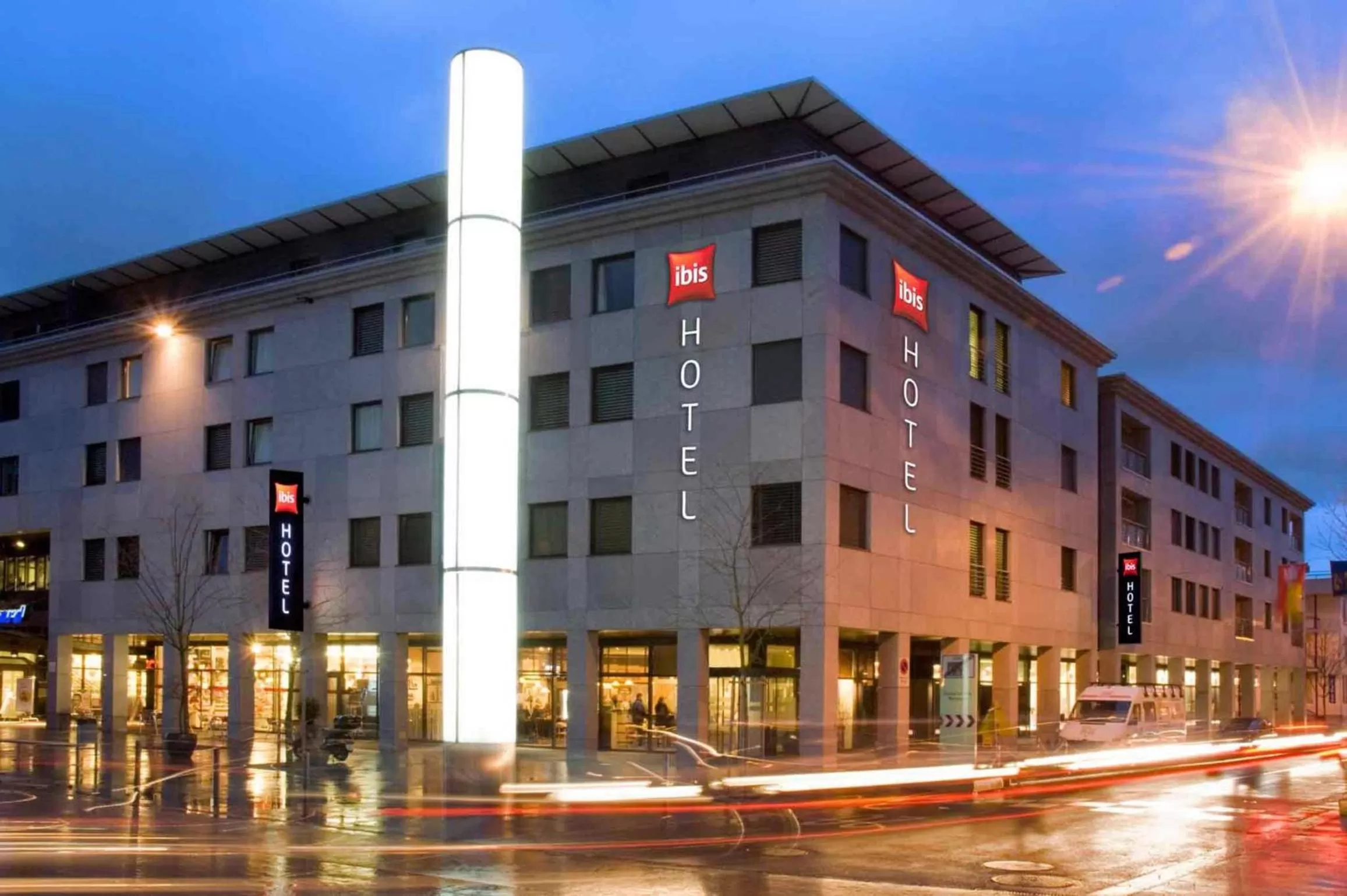 Facade/entrance in ibis Baar Zug