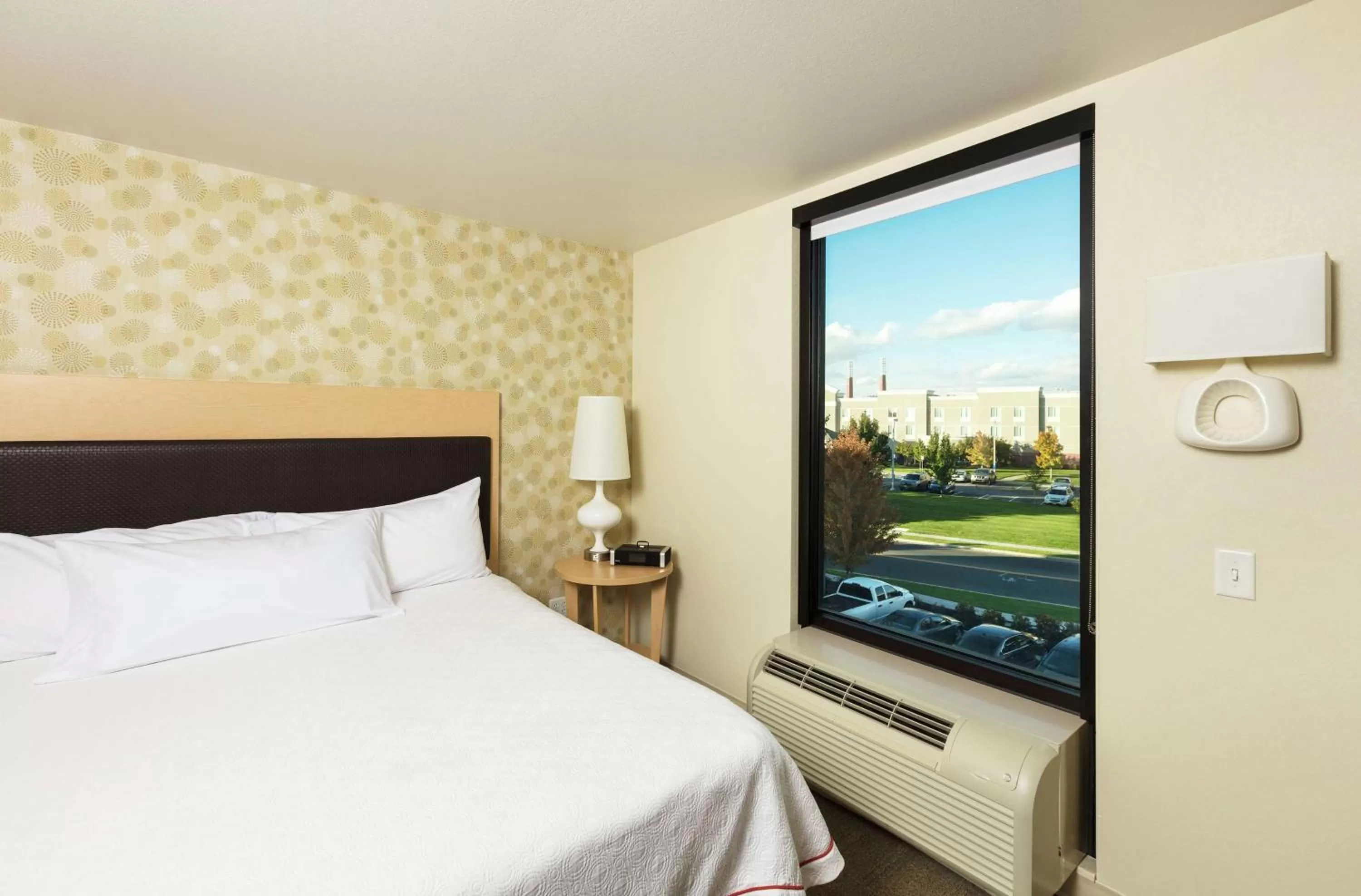 Bed in Home2 Suites by Hilton Salt Lake City/Layton