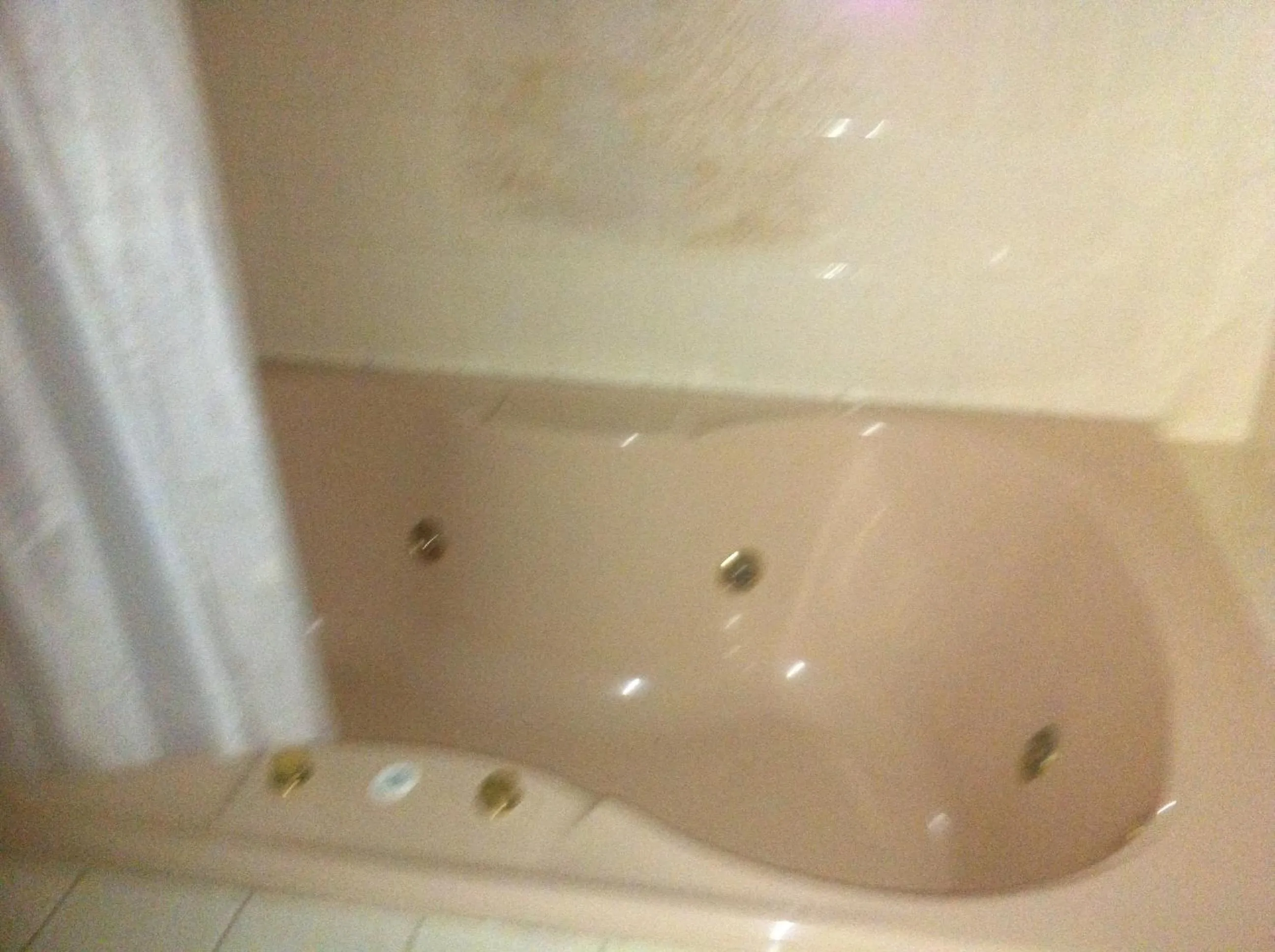 Bathroom in Elsinor Motor Lodge