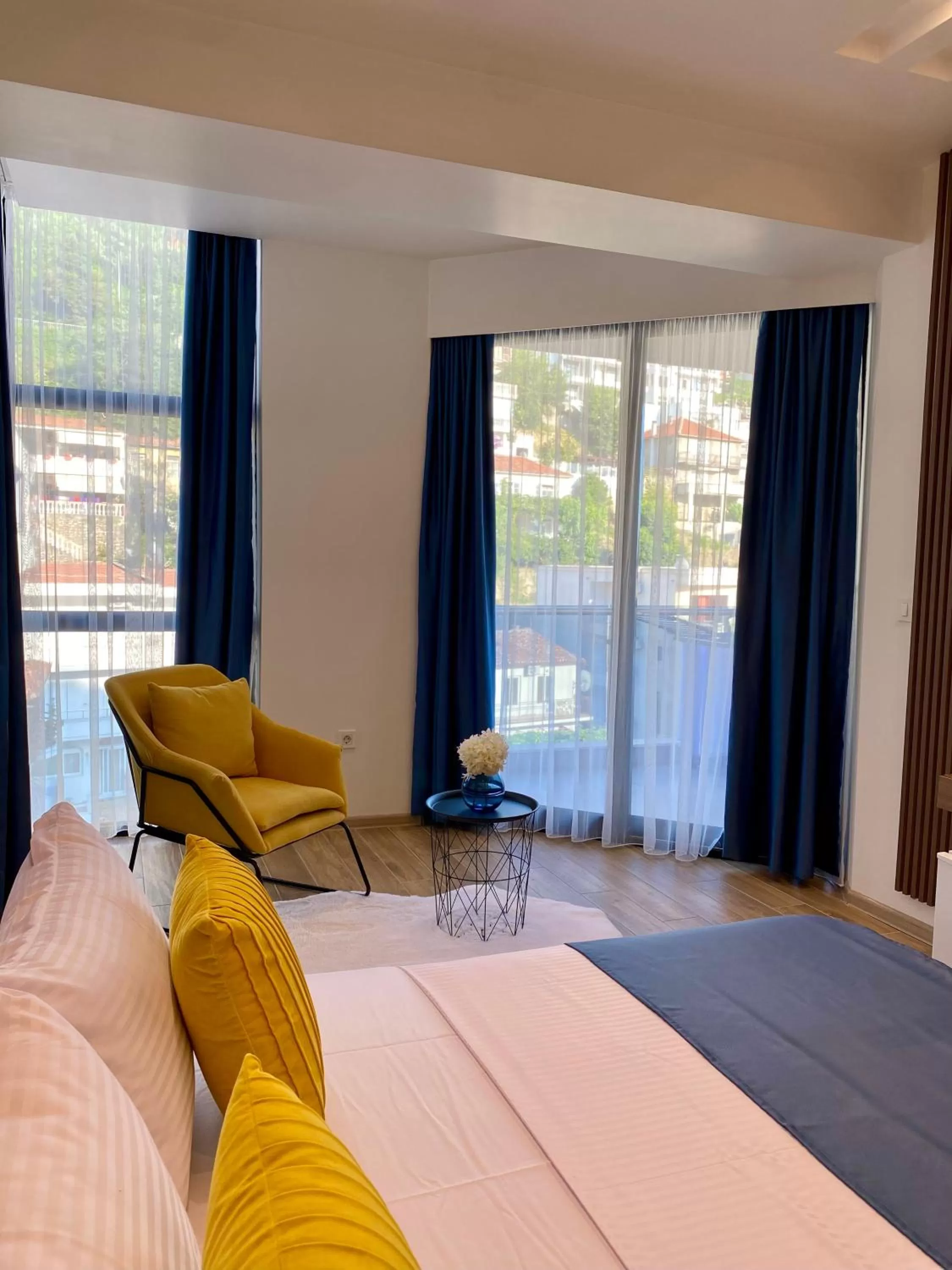 Photo of the whole room, Seating Area in Atelier