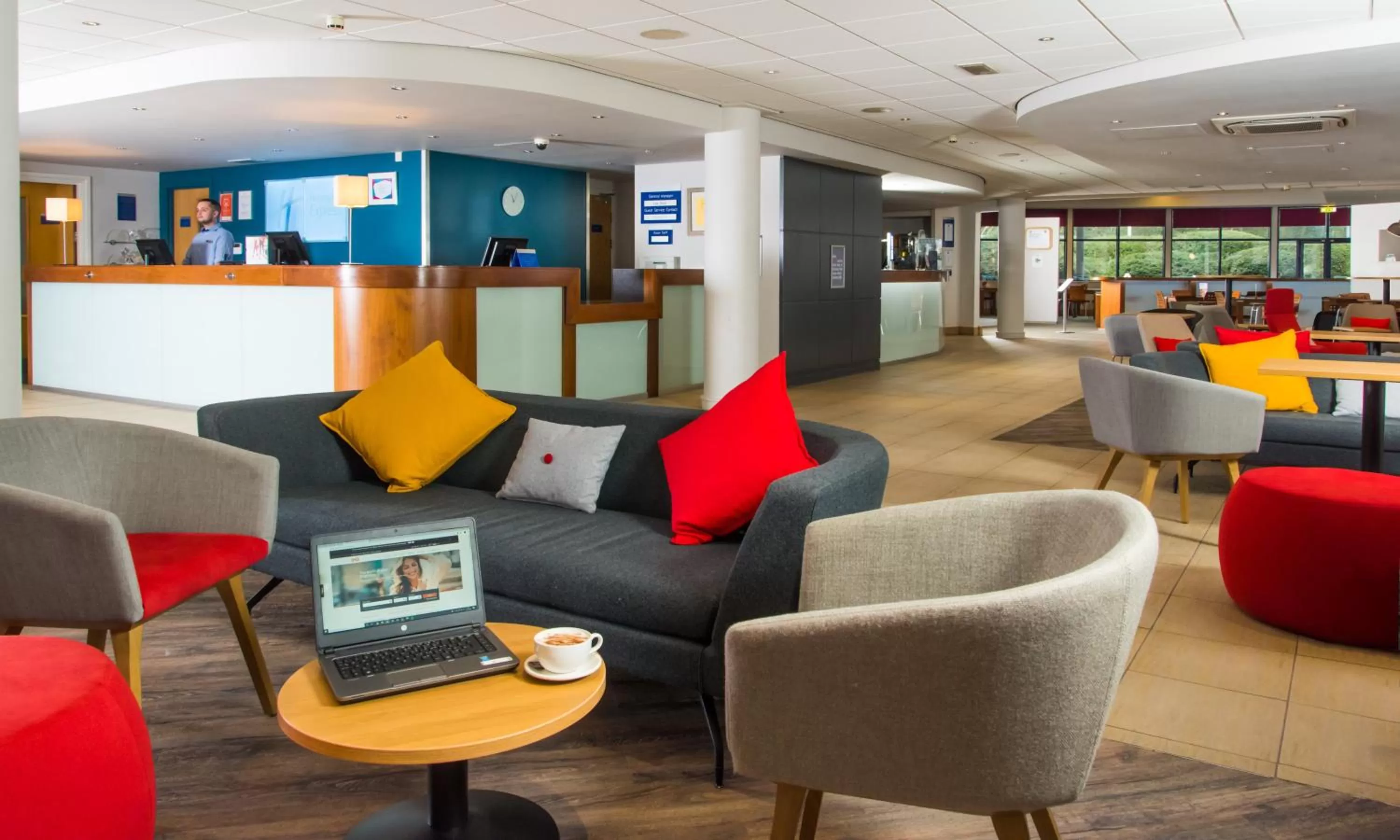 Lobby or reception in Holiday Inn Express Newport by IHG