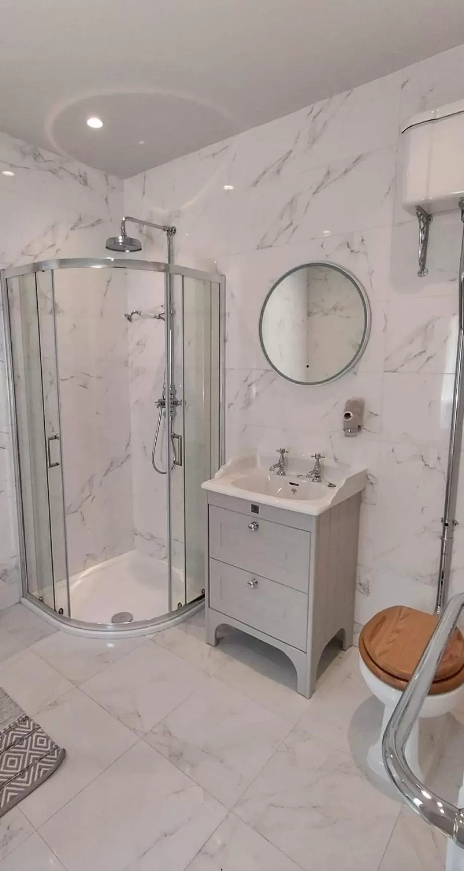 Bathroom in The Canalside B&B at The Auld Shebeen Bar