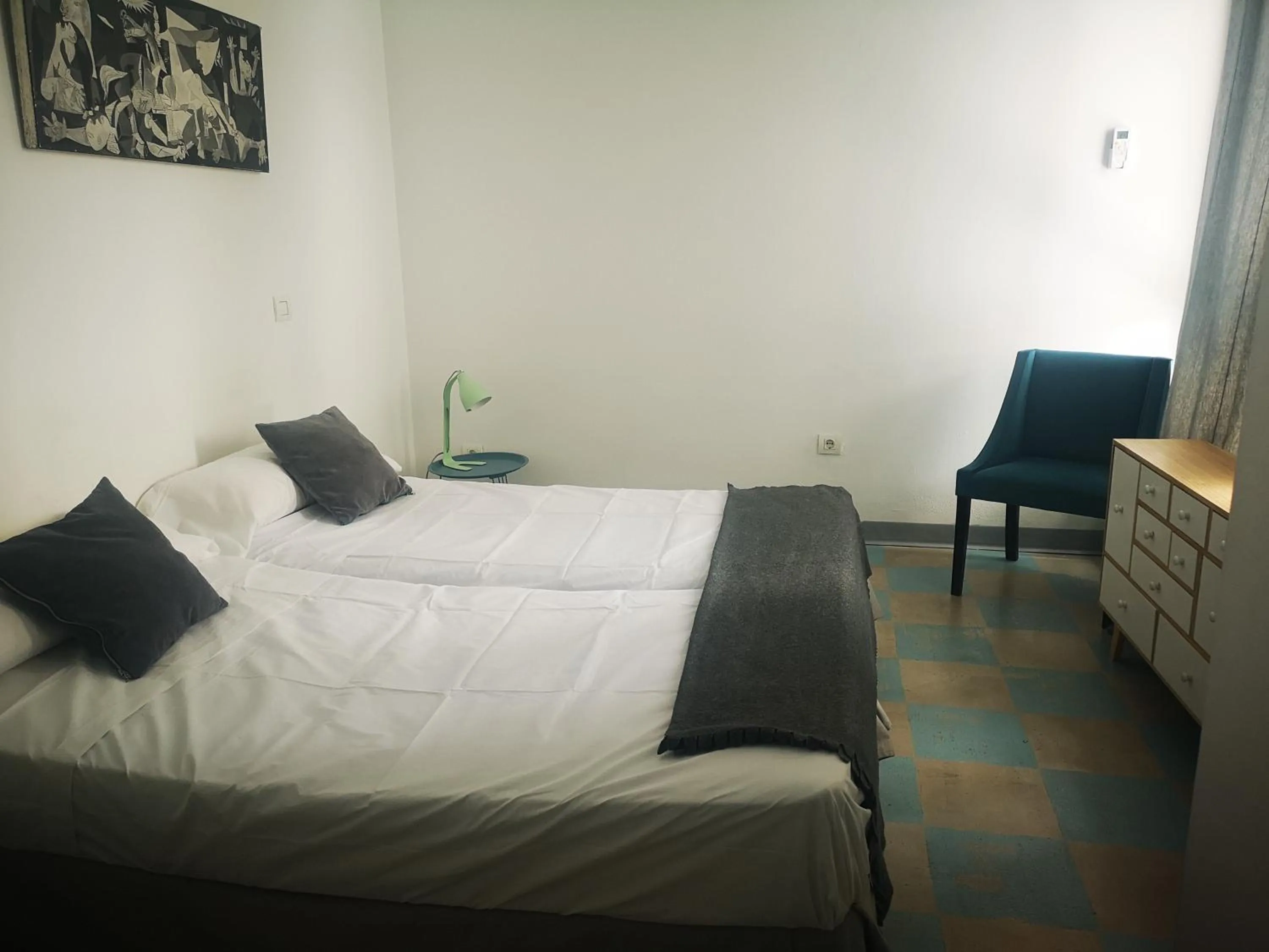 Standard Twin Room with Shared Bathroom in Feel Hostels Soho Malaga