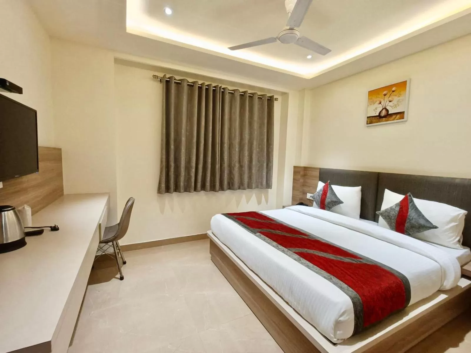 TV and multimedia, Bed in Hotel Tripple Tree - Near Ganga Ram & BLK Hospital - Karol Bagh