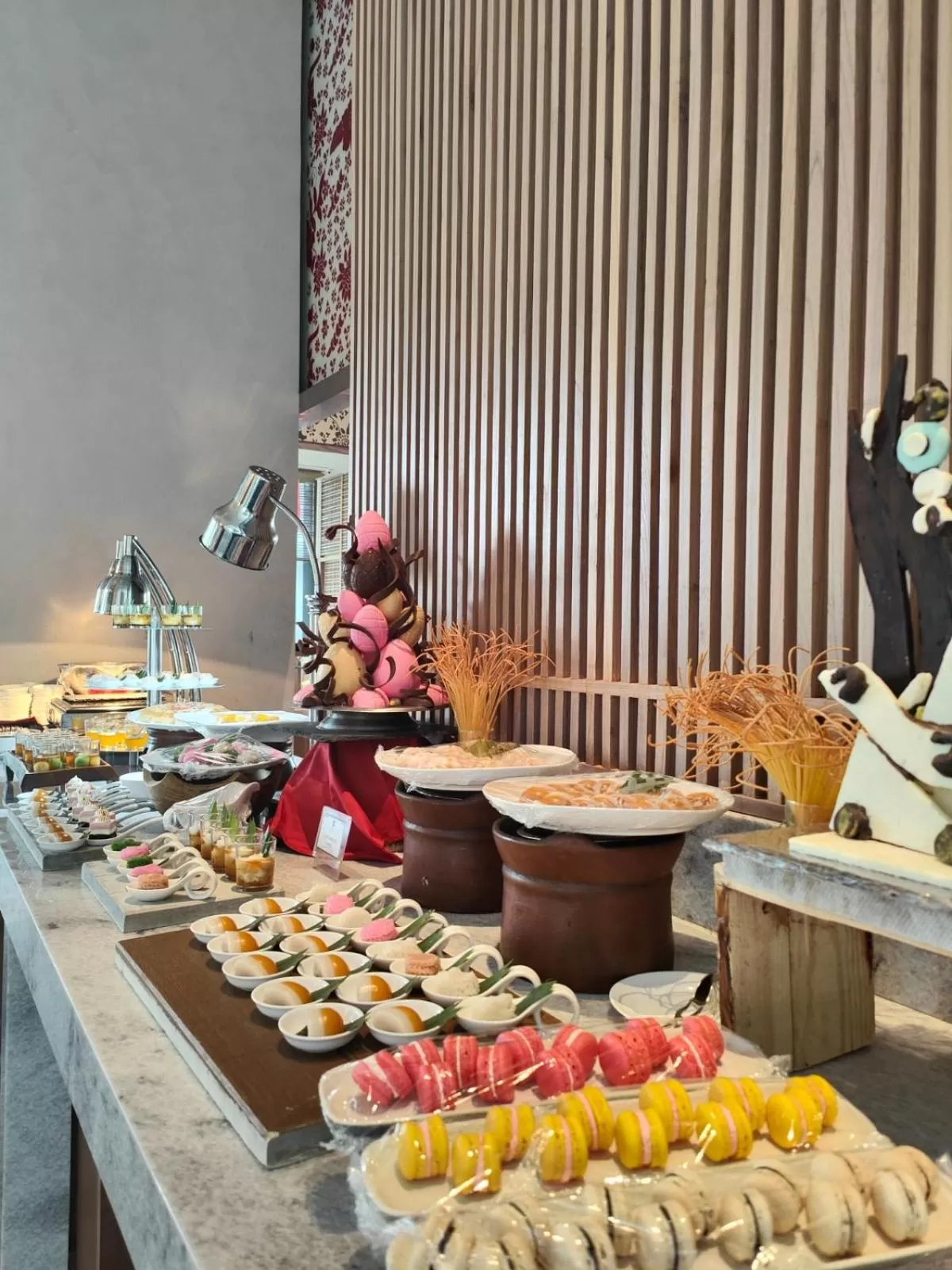 Restaurant/places to eat in Ra Suites Simatupang